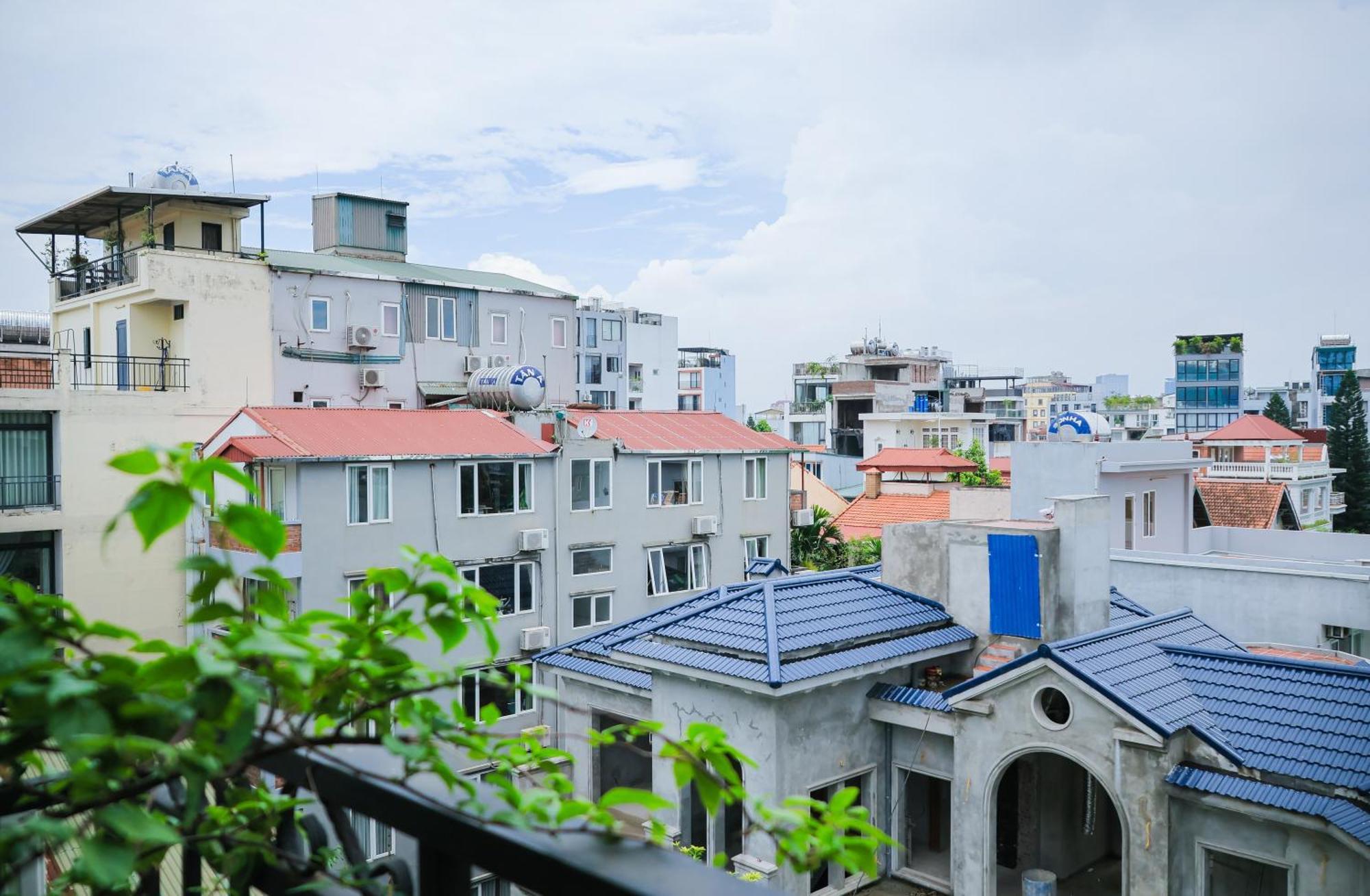 T98 Westlake Quang An - Tay Ho Center Garden View Studio! *