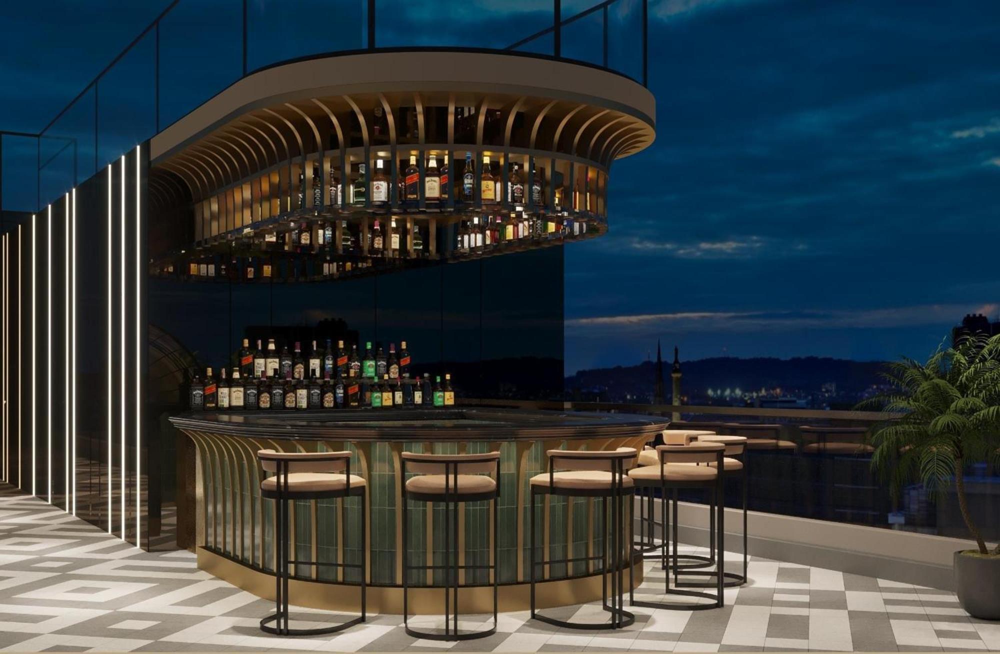 Le Premier & Rooftop Bar Hotel 4*