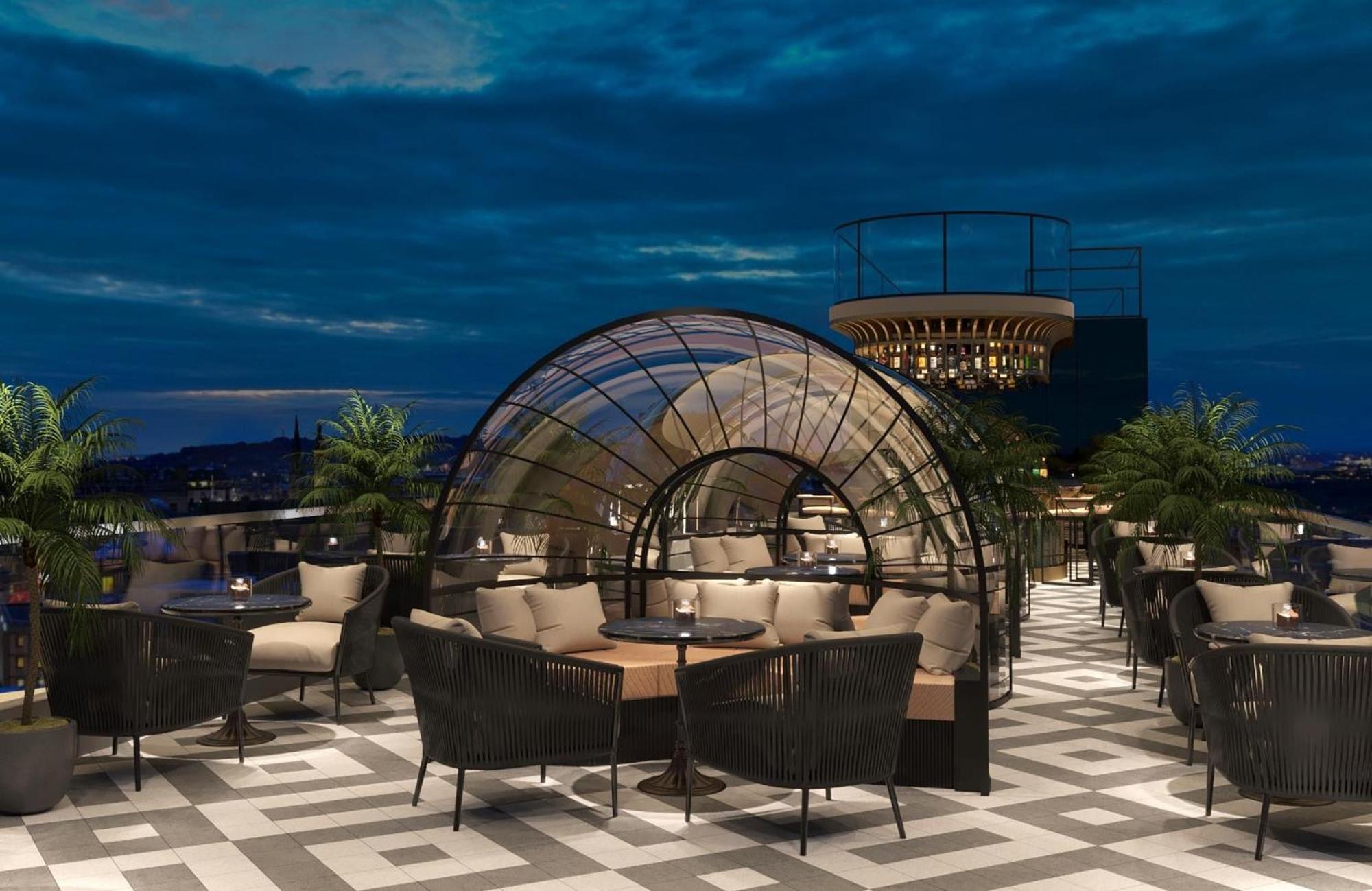 Le Premier & Rooftop Bar 4*
