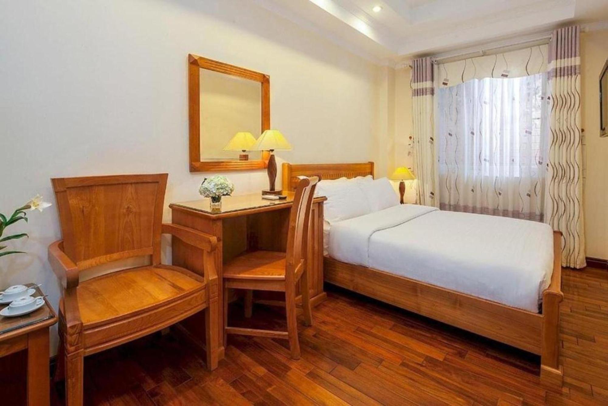 Lucky 3 & Travel Hotel 3*