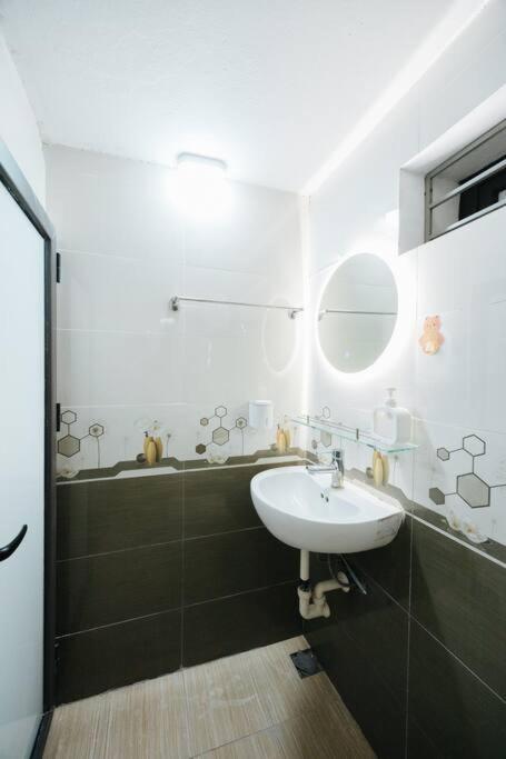 Holiday home 6pax Full House 100m To Train Street Heart Of Old Quarter