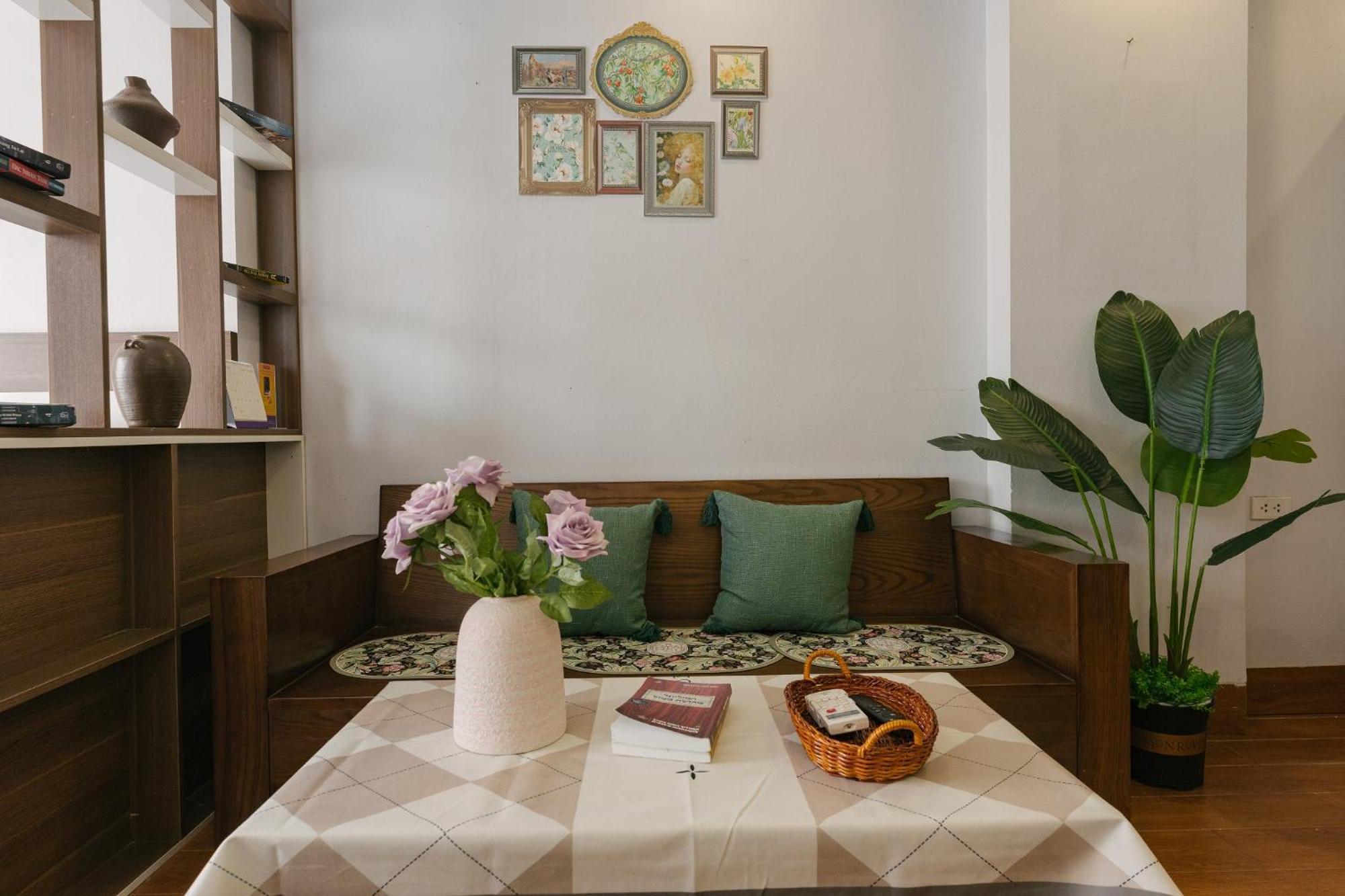 Ann's Ngoai Giao Doan Hanoi