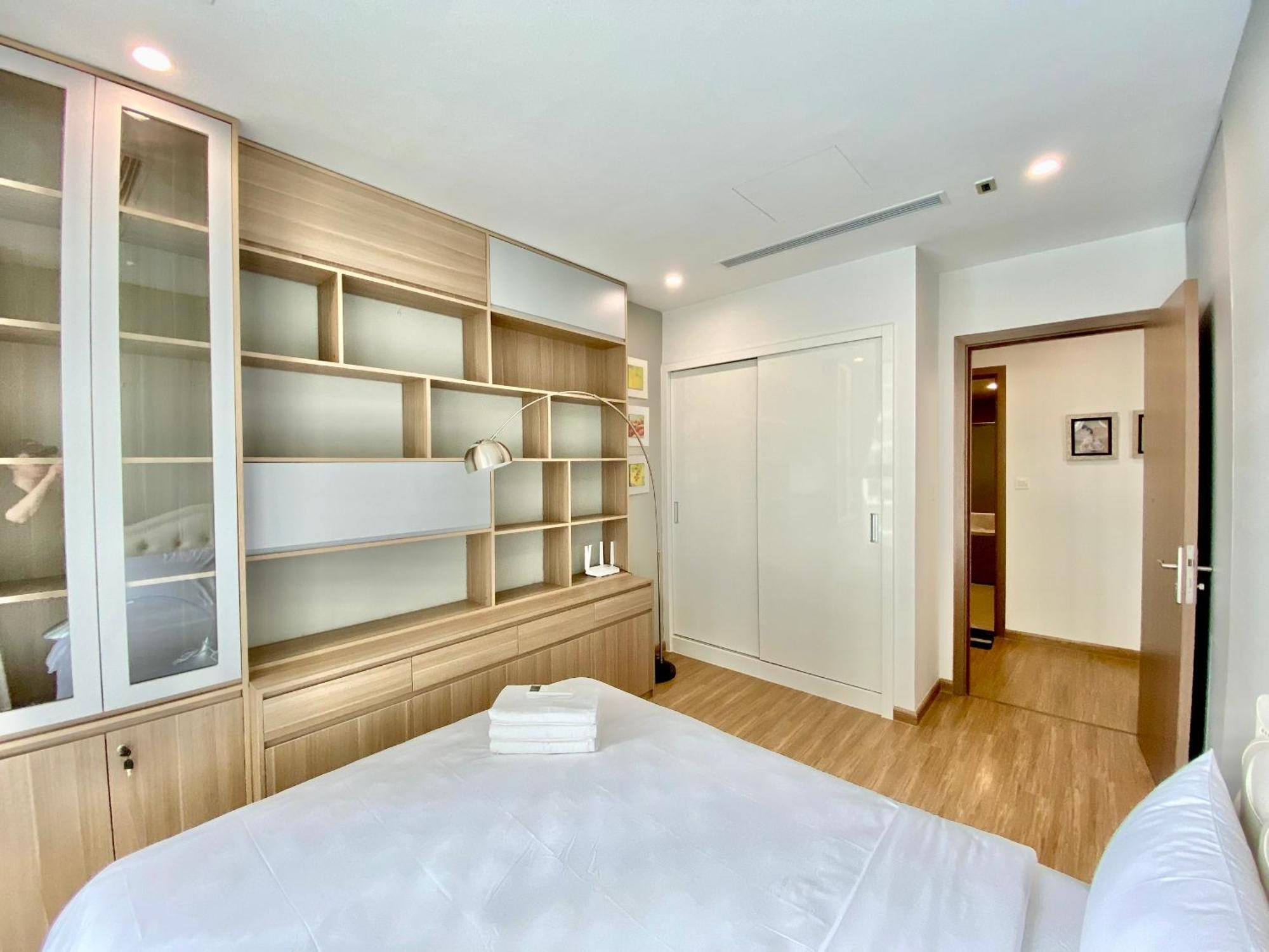 Apartment Jessamine Housing - Vinhomes Skylake *