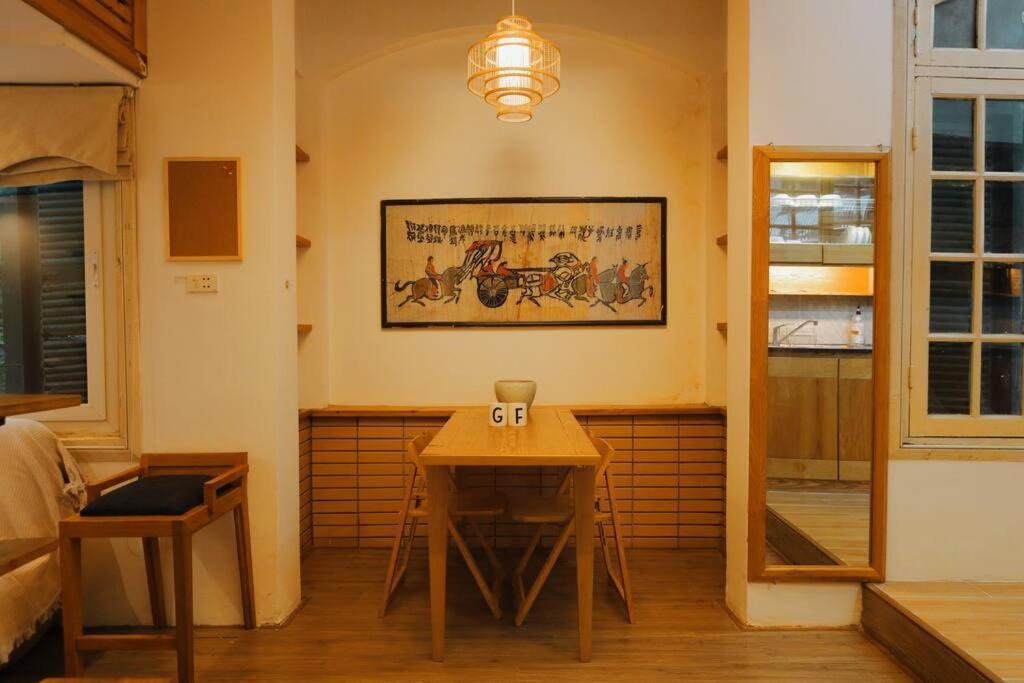 Vintage House In Of Old Quarter 2 Bedrooms With Healing Vibe * Hanói