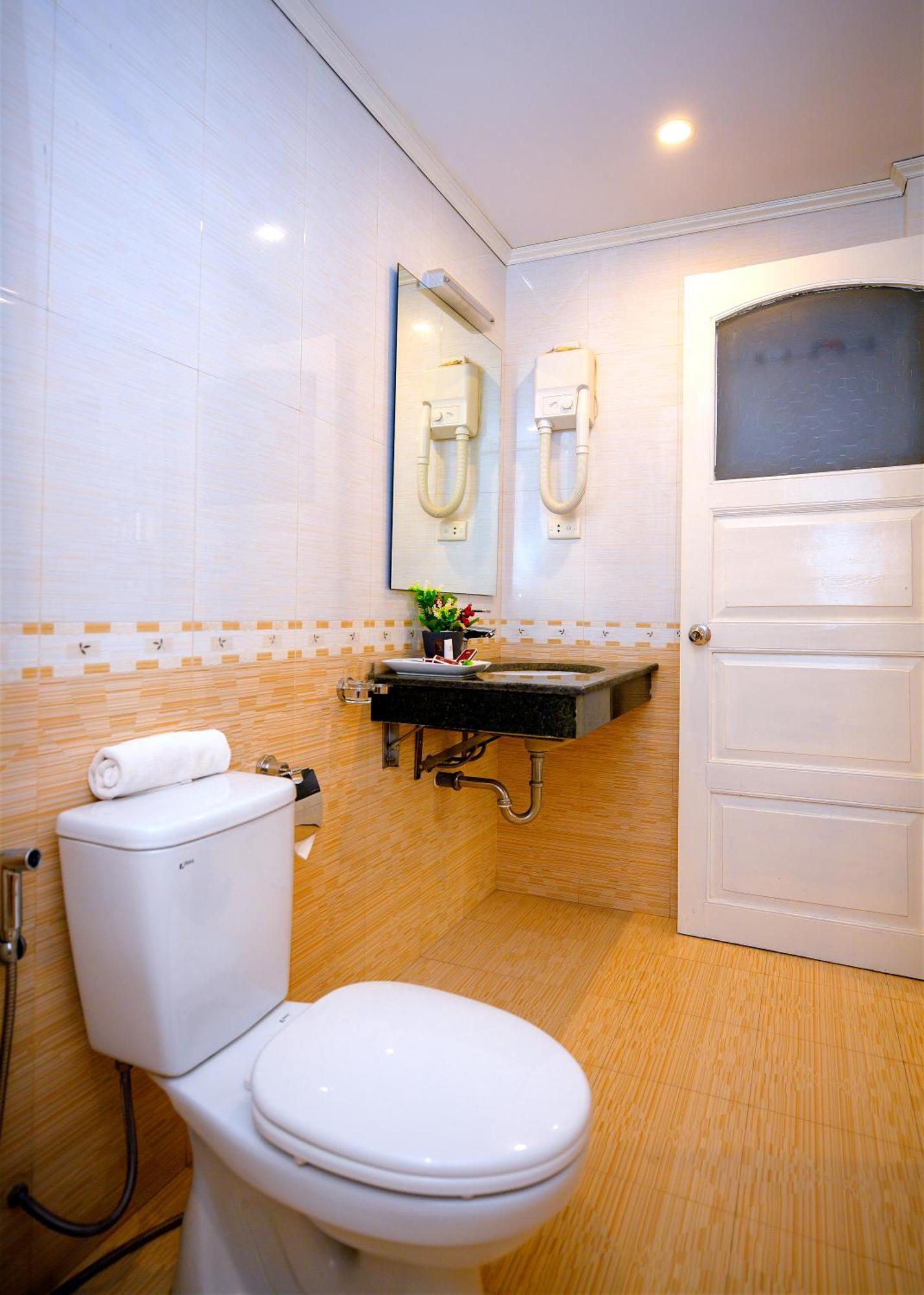 Royal Ha Noi Hotel