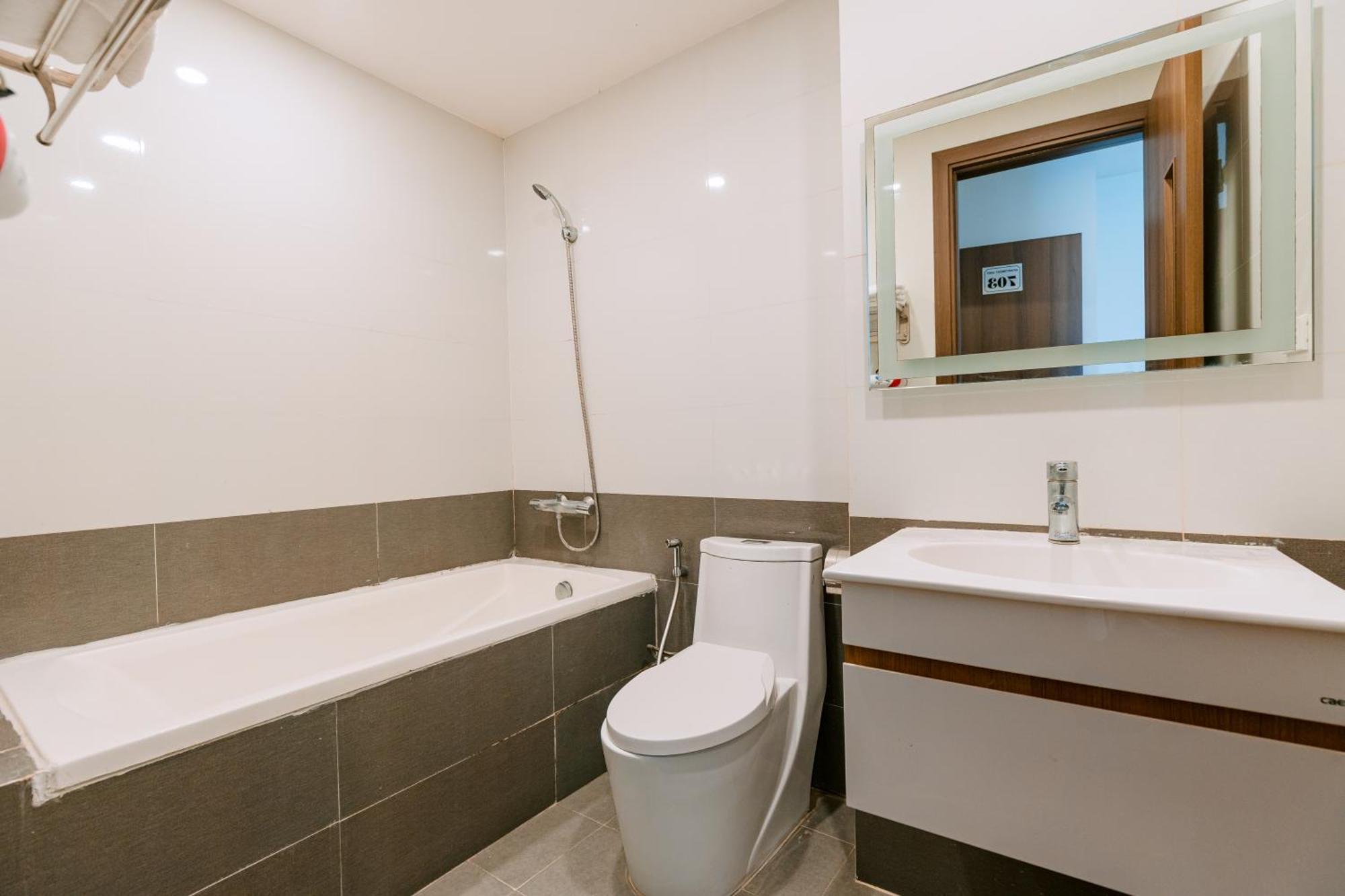 Big & Ha Noi Hotel 4*