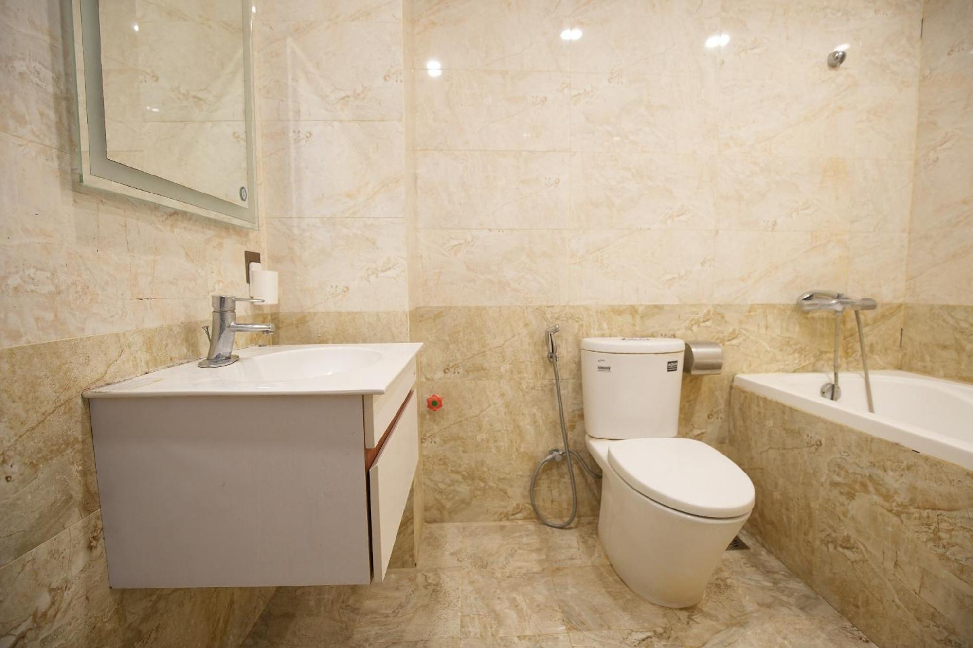 Big & Ha Noi Hotel 4*