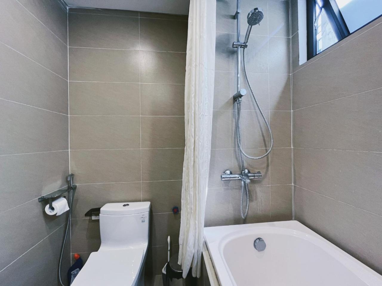 Apartment 4 - Cheap Price 2 Bedroom Near West