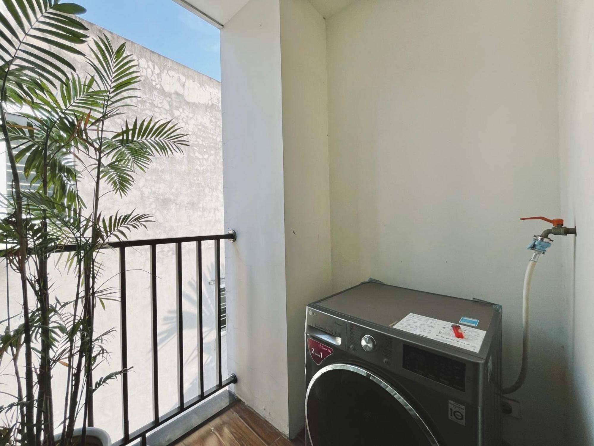 Apartment 4 - Cheap Price 2 Bedroom Near West *