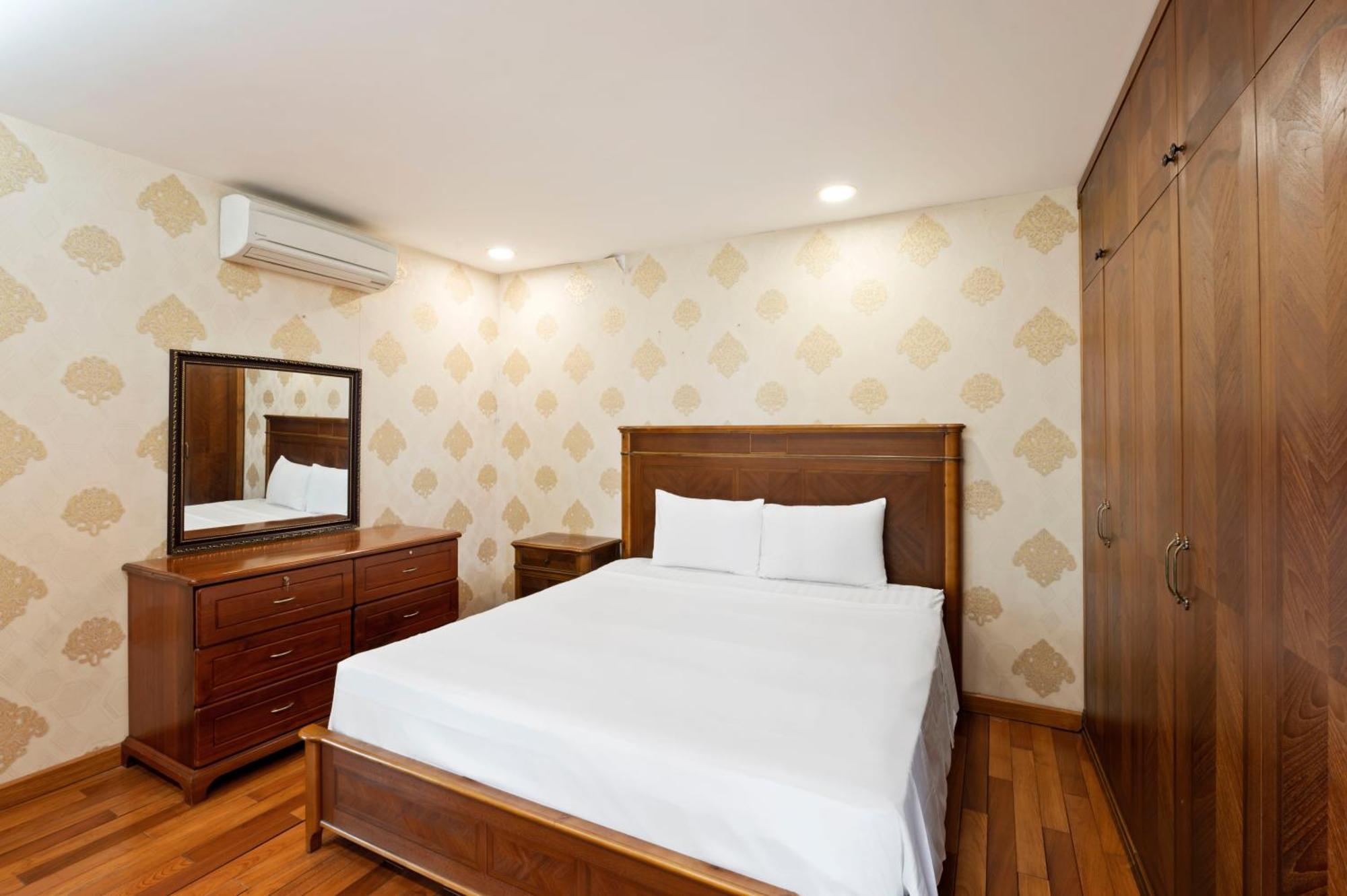 Apartment 22land Moon West *