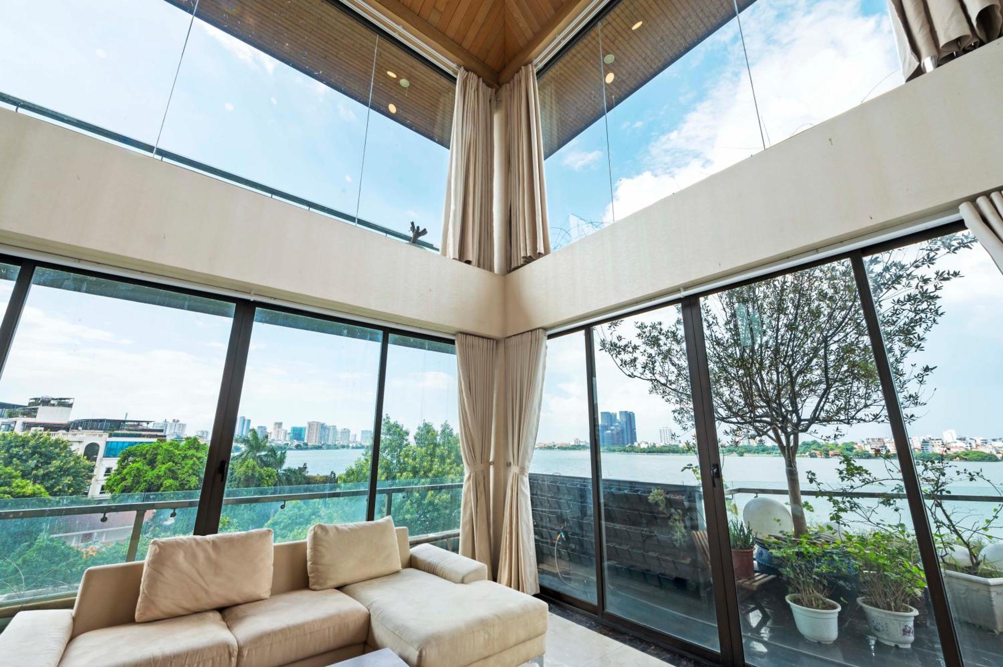 22land Moon West Hanoi