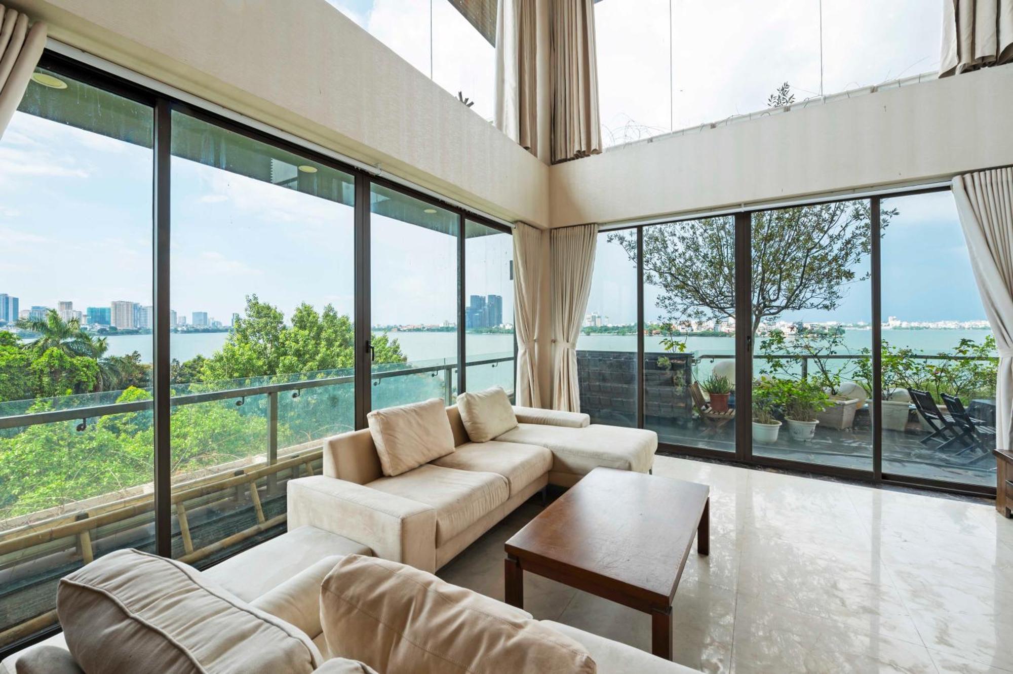 Apartment 22land Moon West *