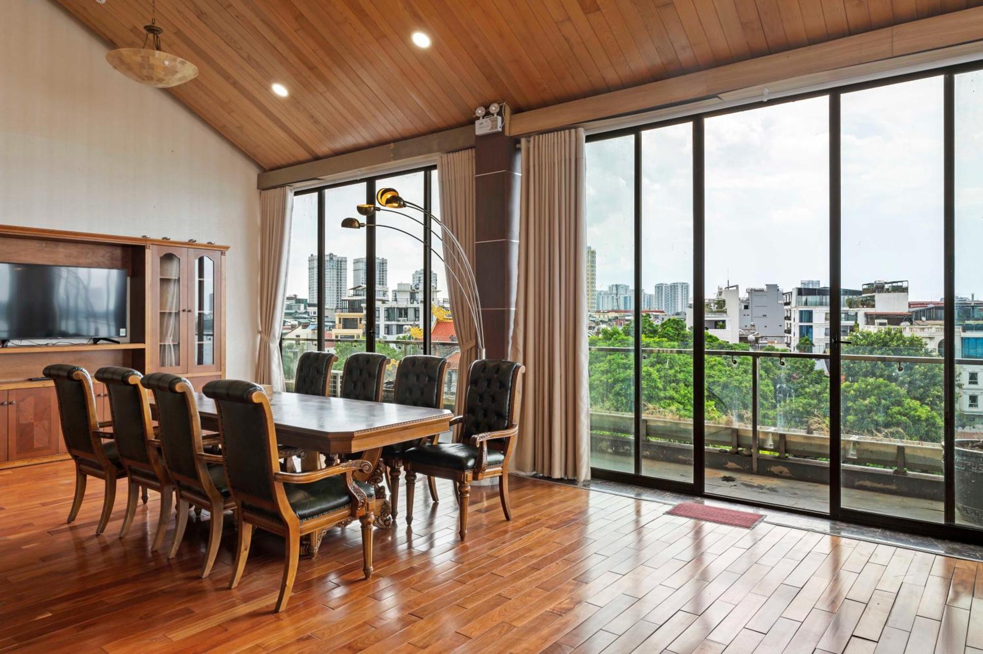 22land Moon West Hanoi
