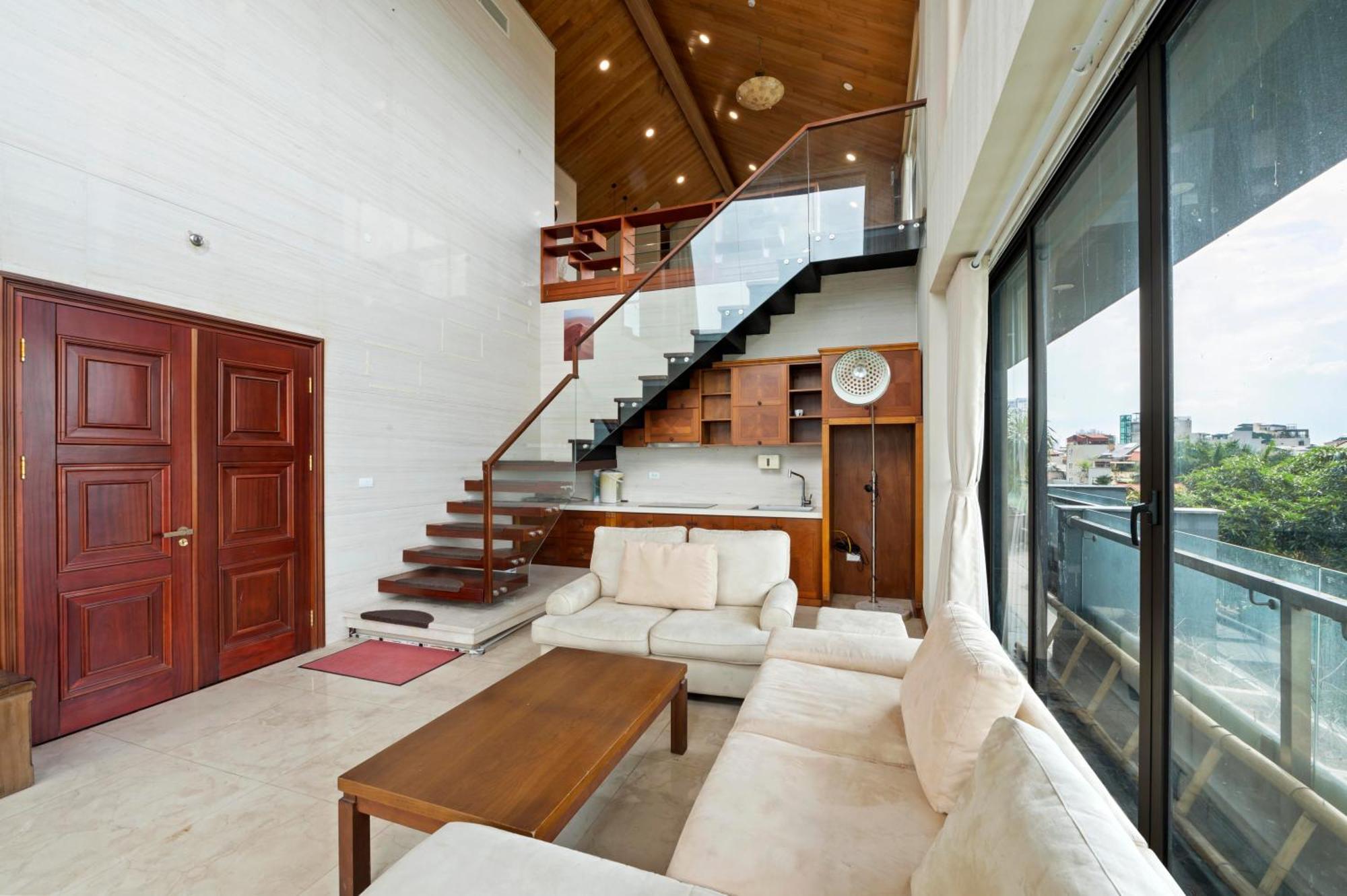 Apartment 22land Moon West