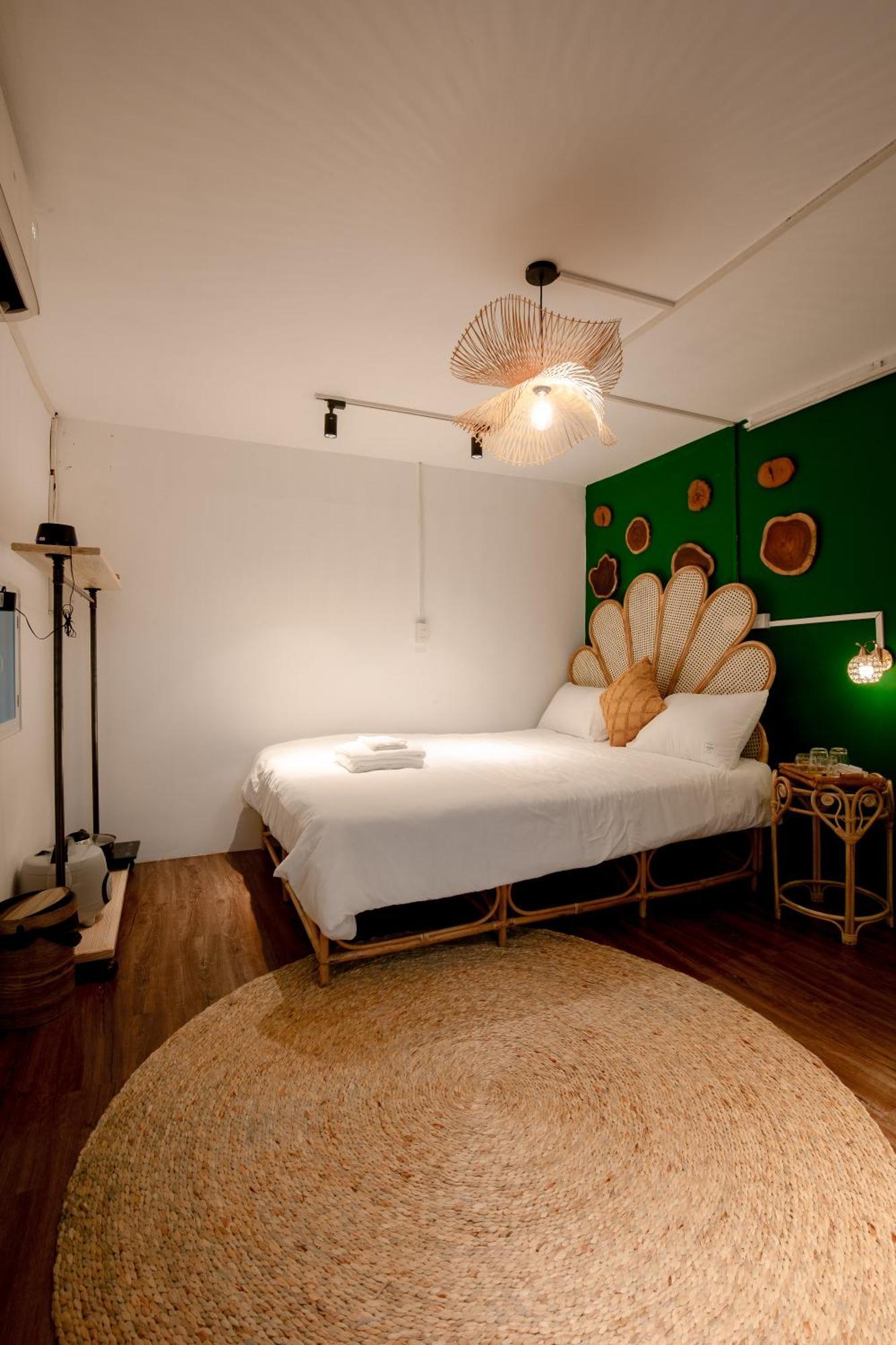 Sisan 2 Phong Ngu Hang Bong Hoan Kiem- 5p Ra Pho Di Bo * Hanoi