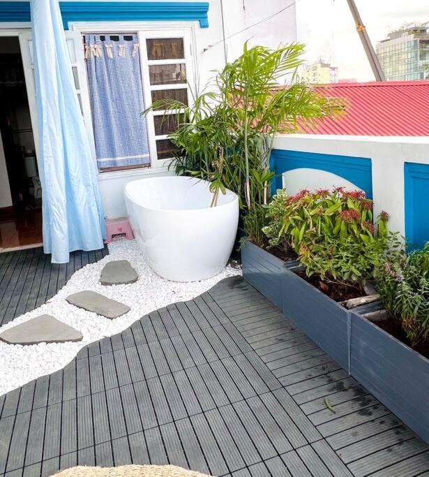 Lushstay Rooftop - Train Station