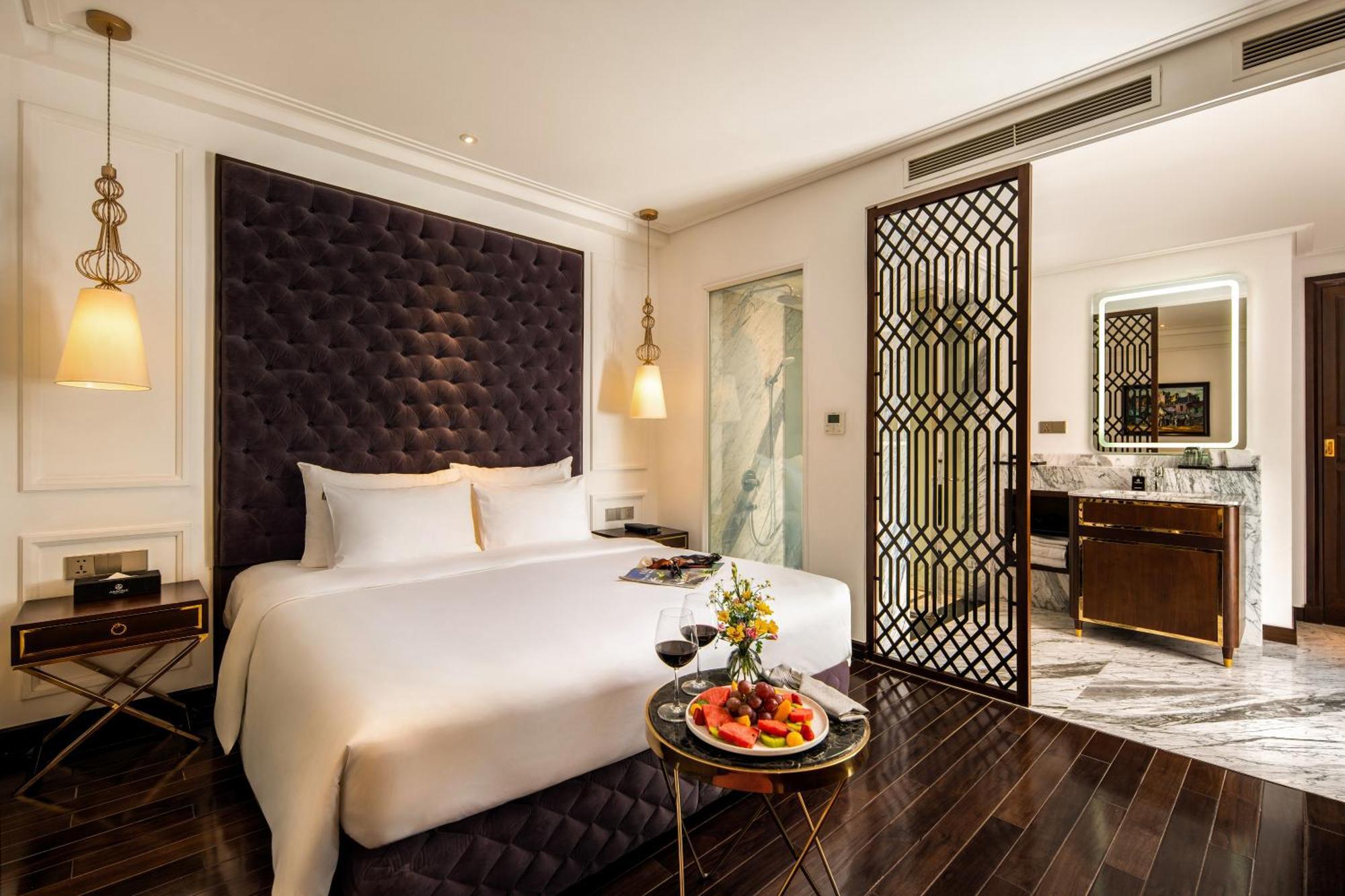 Anatole Khách sạn 5*