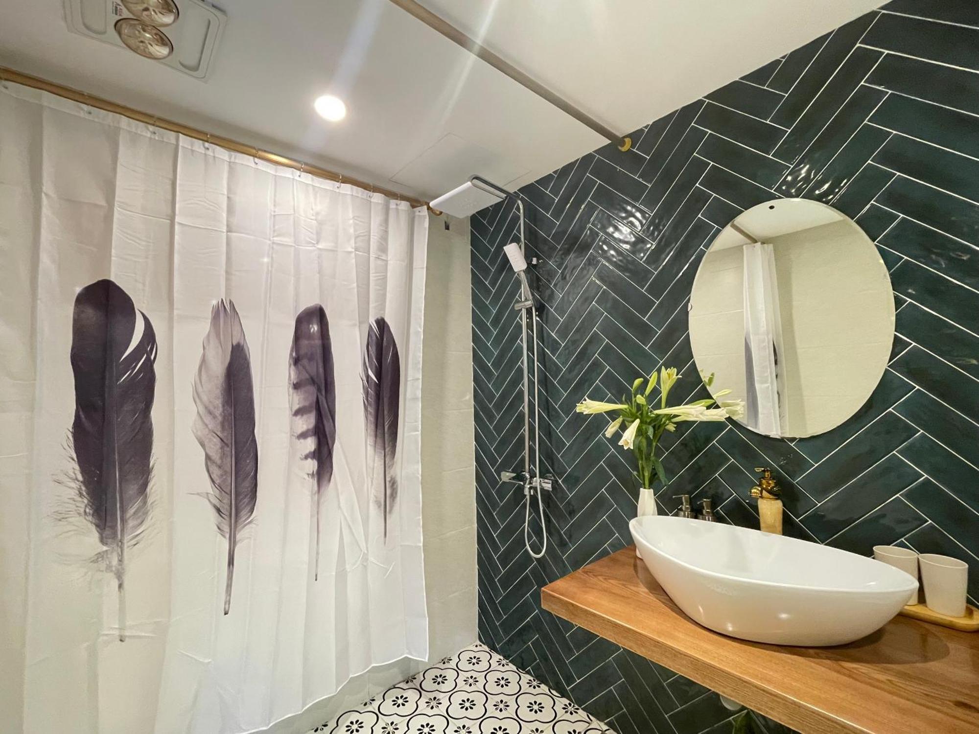 Quiet Private Apartment, 5' To Hoan Kiem Lake, 2 Balconies, 1 Bedroom, Free Wifi - Netflix, Zeit 506 *