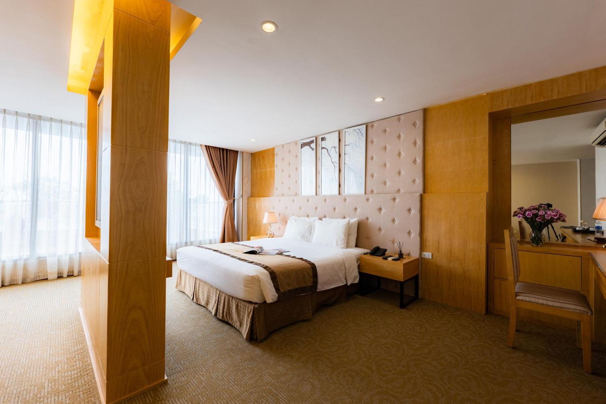 Riverside Hotel 4*