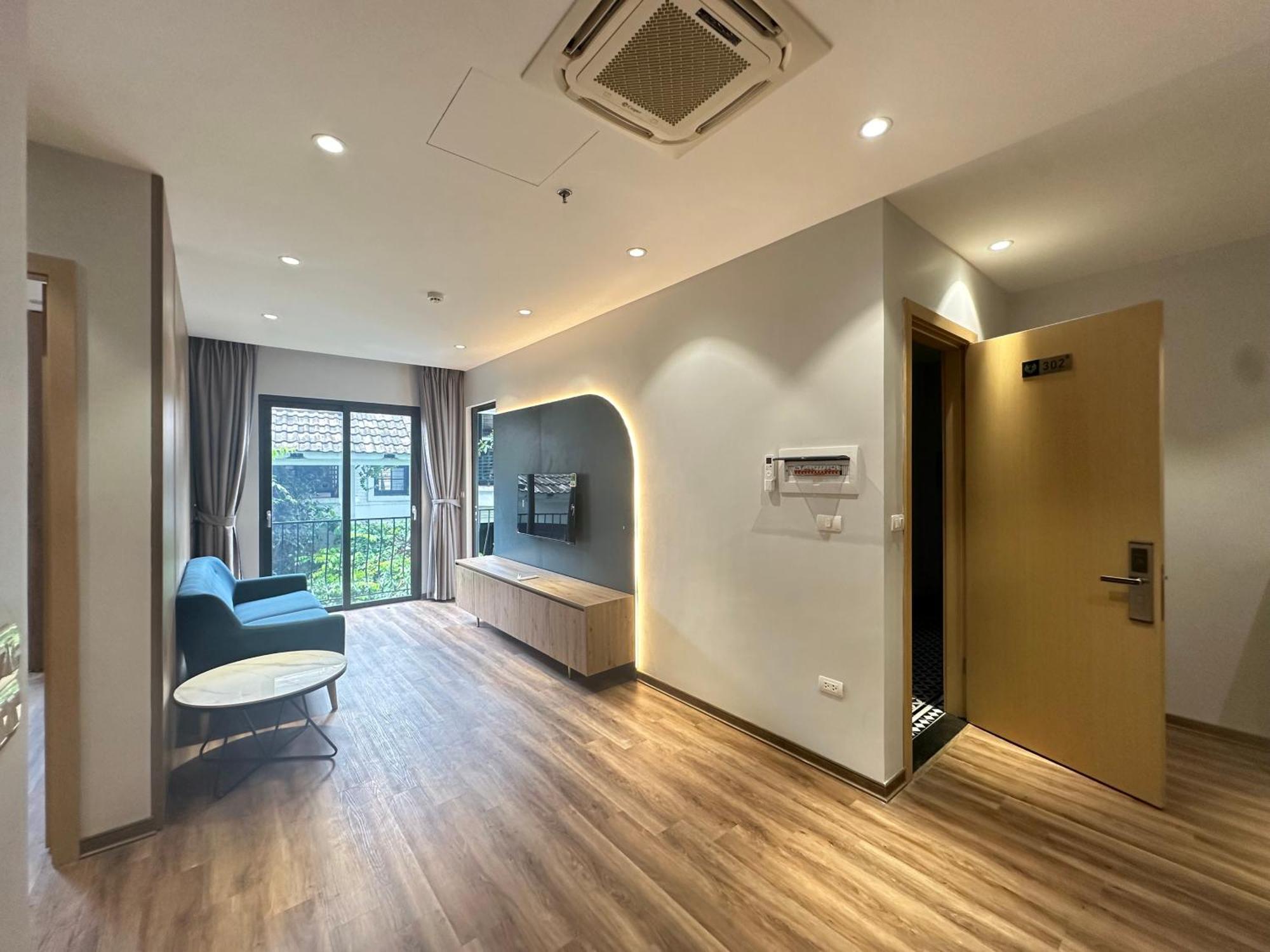 Luxe Paradise To Ngoc Van *