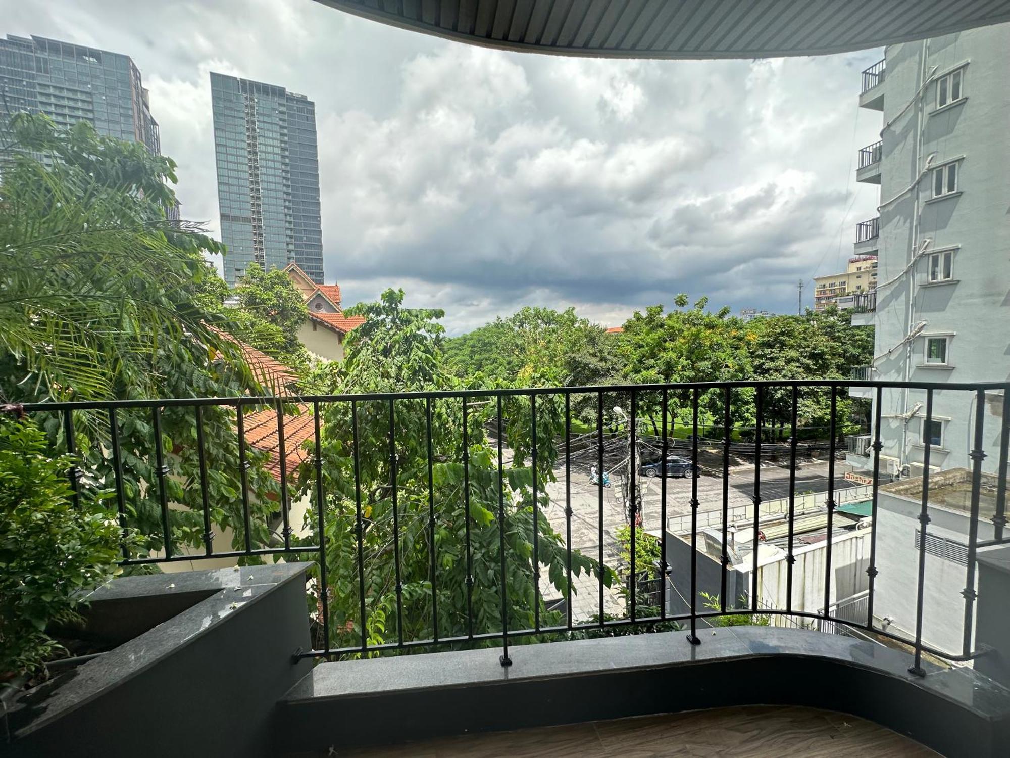 Luxe Paradise To Ngoc Van Hanoi