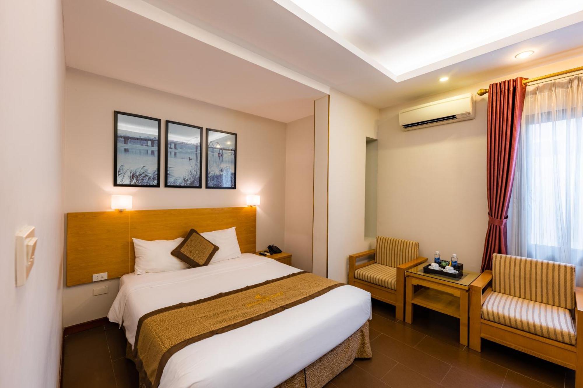 Riverside Hotel