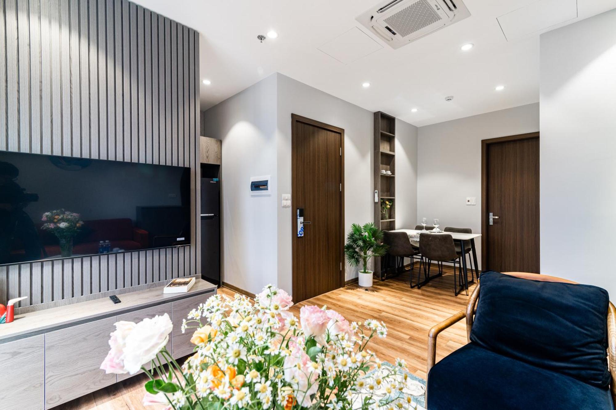 Luxe Paradise To Ngoc Van Hanoi