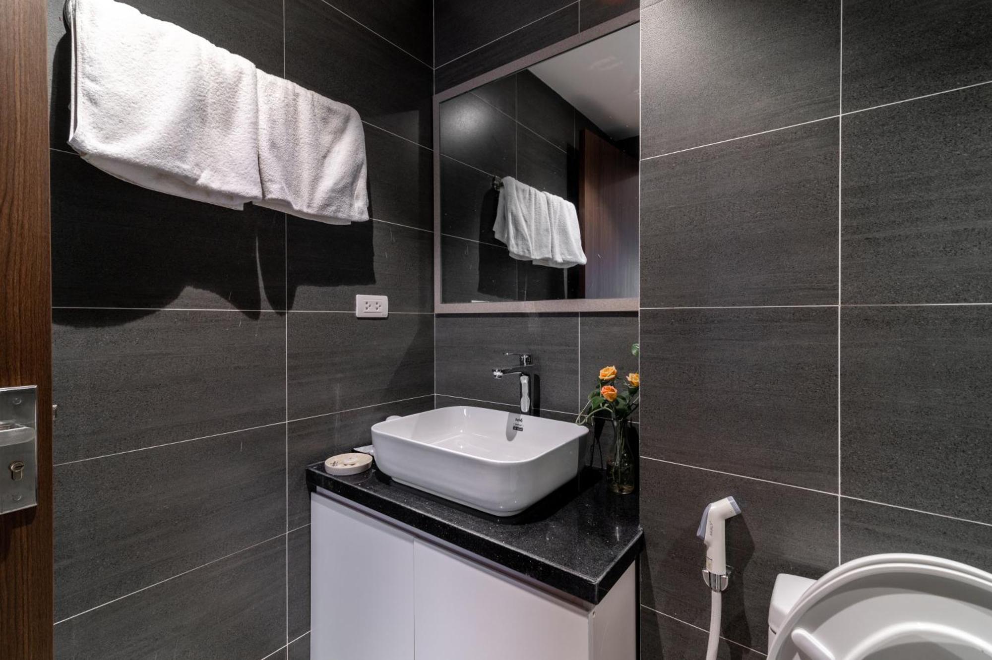Hotel Luxe Paradise To Ngoc Van Hanoi
