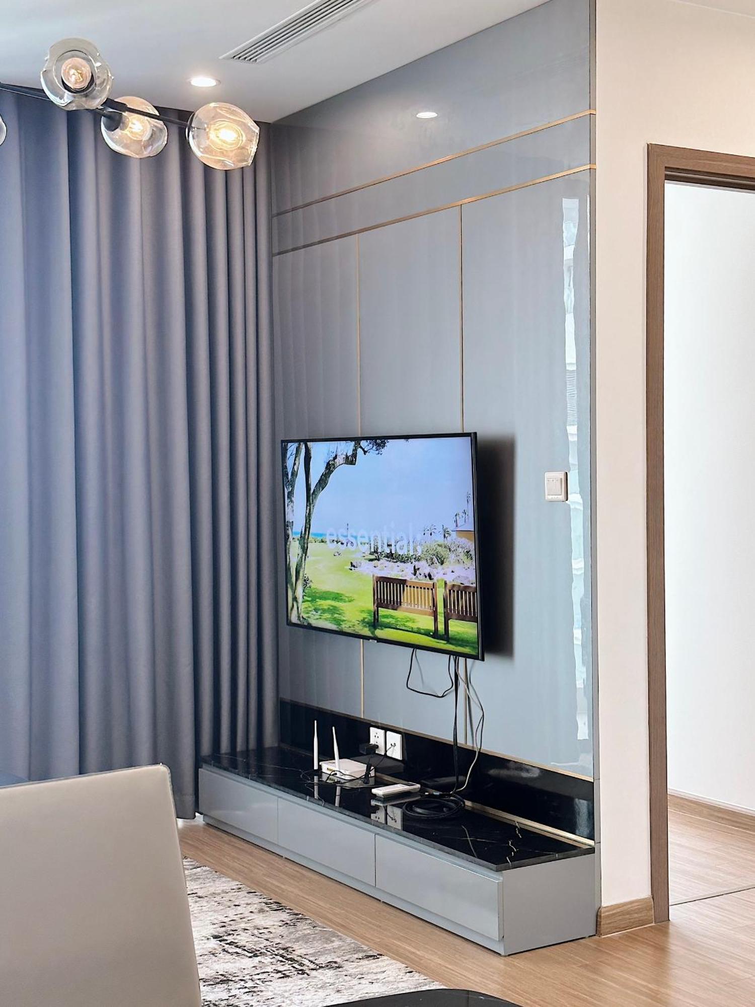 Serviced Vinhomes Skylake *