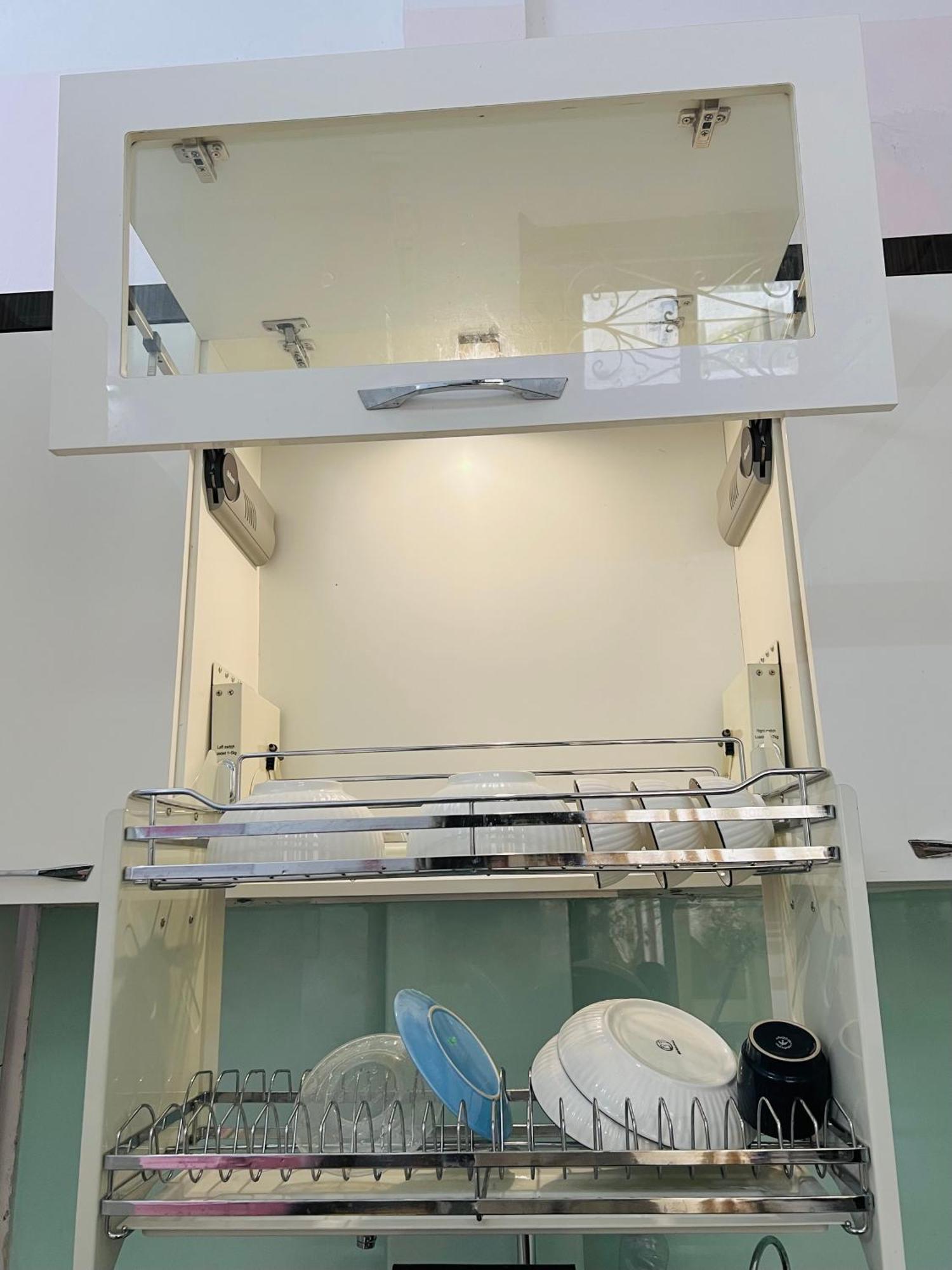 Lushstay Private Dorm - Near Train Station - Free Water & Laundry Capsule hotel *