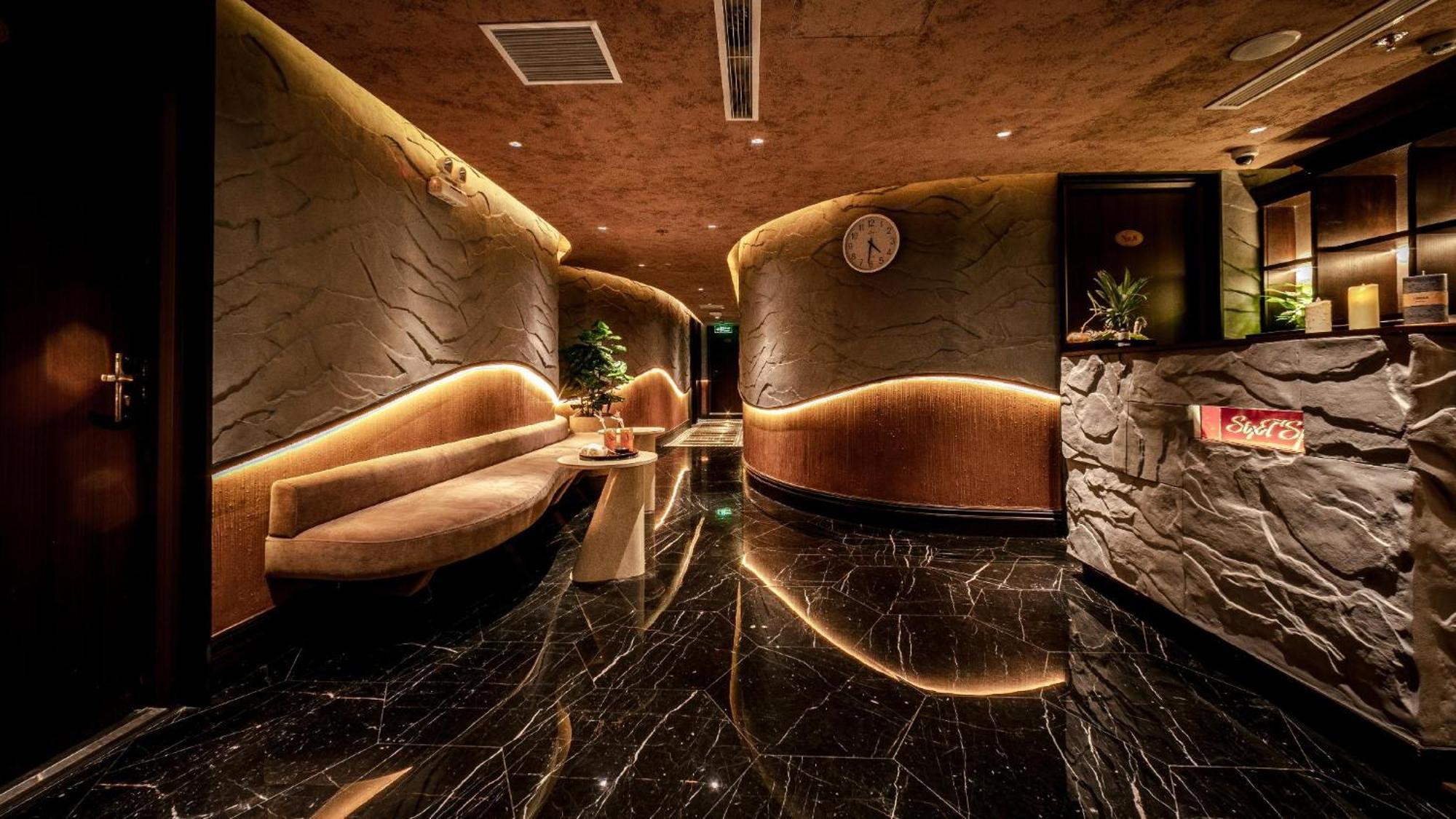 Lion Boutique & 4* Hanoi