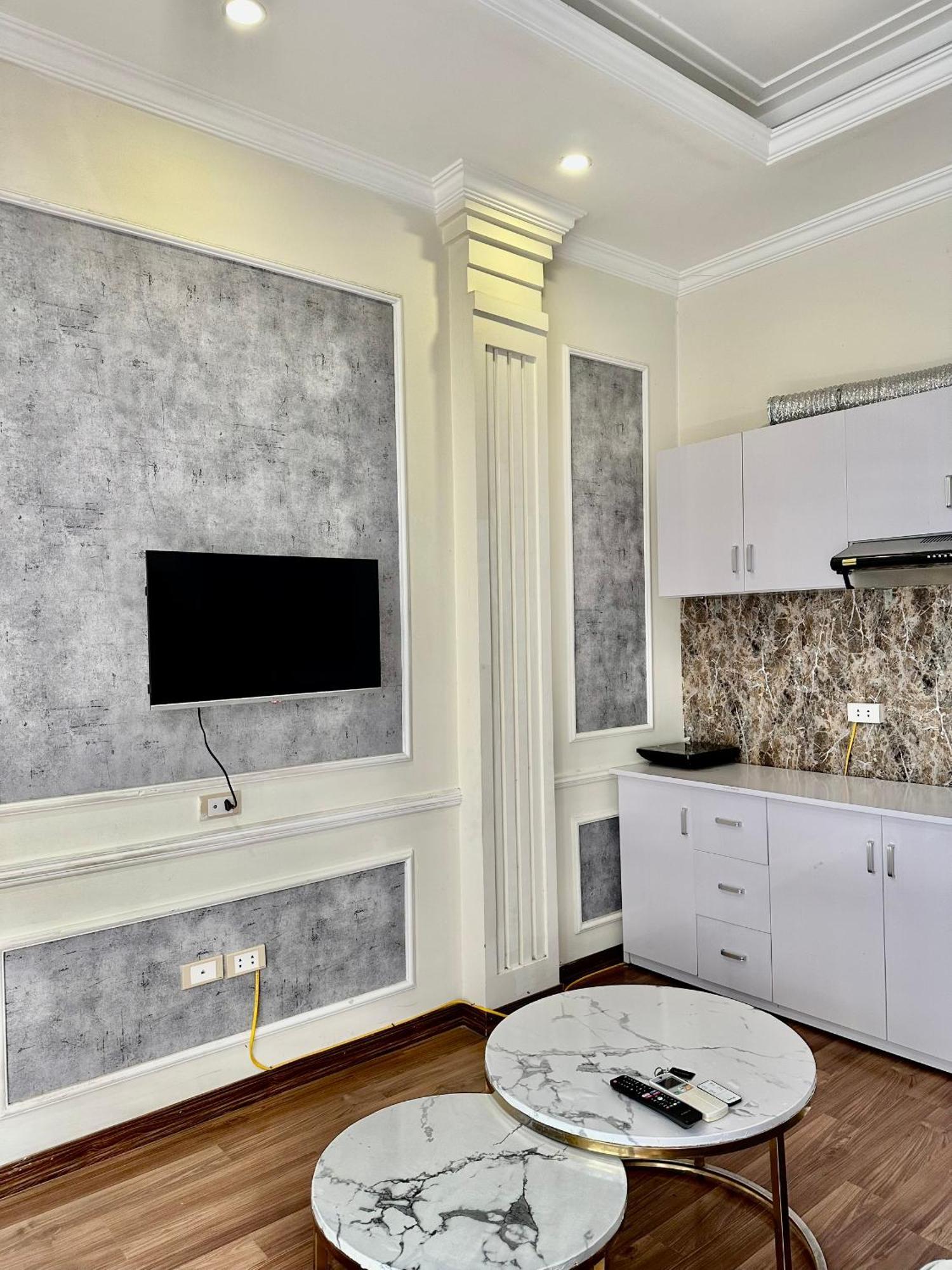 Bens House - 40m Large, Full Stuff, Tv Netflix, Quiet Area Apartment Hanoi