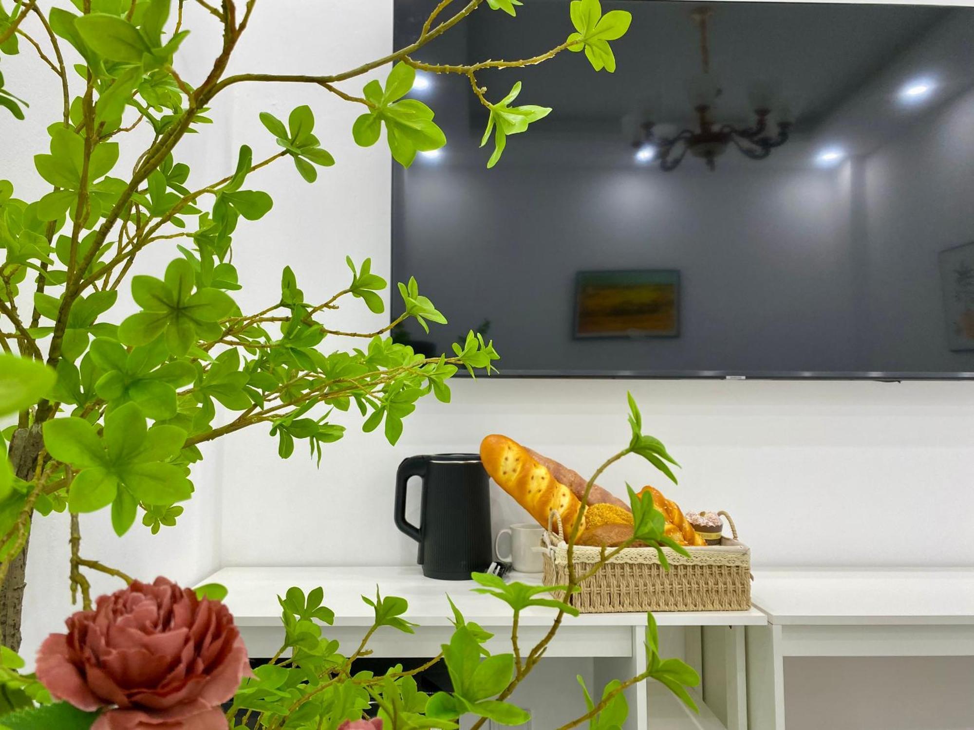 Flowergod Riverside Apartment