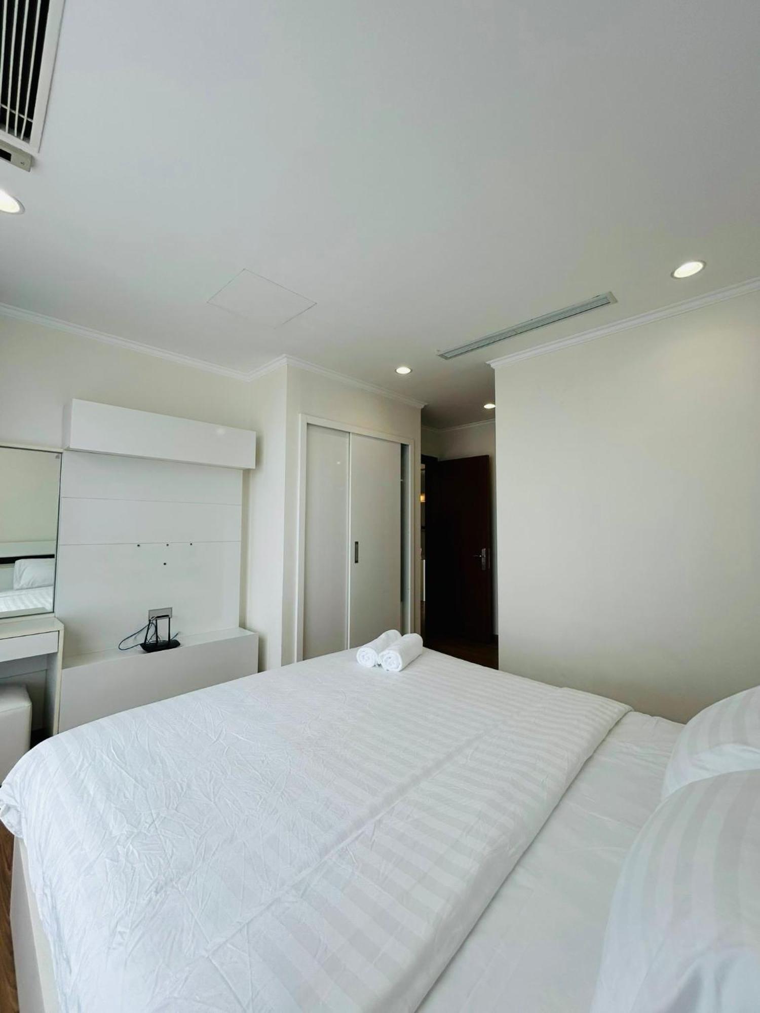 Apartment 3br Times Netflix Balcony
