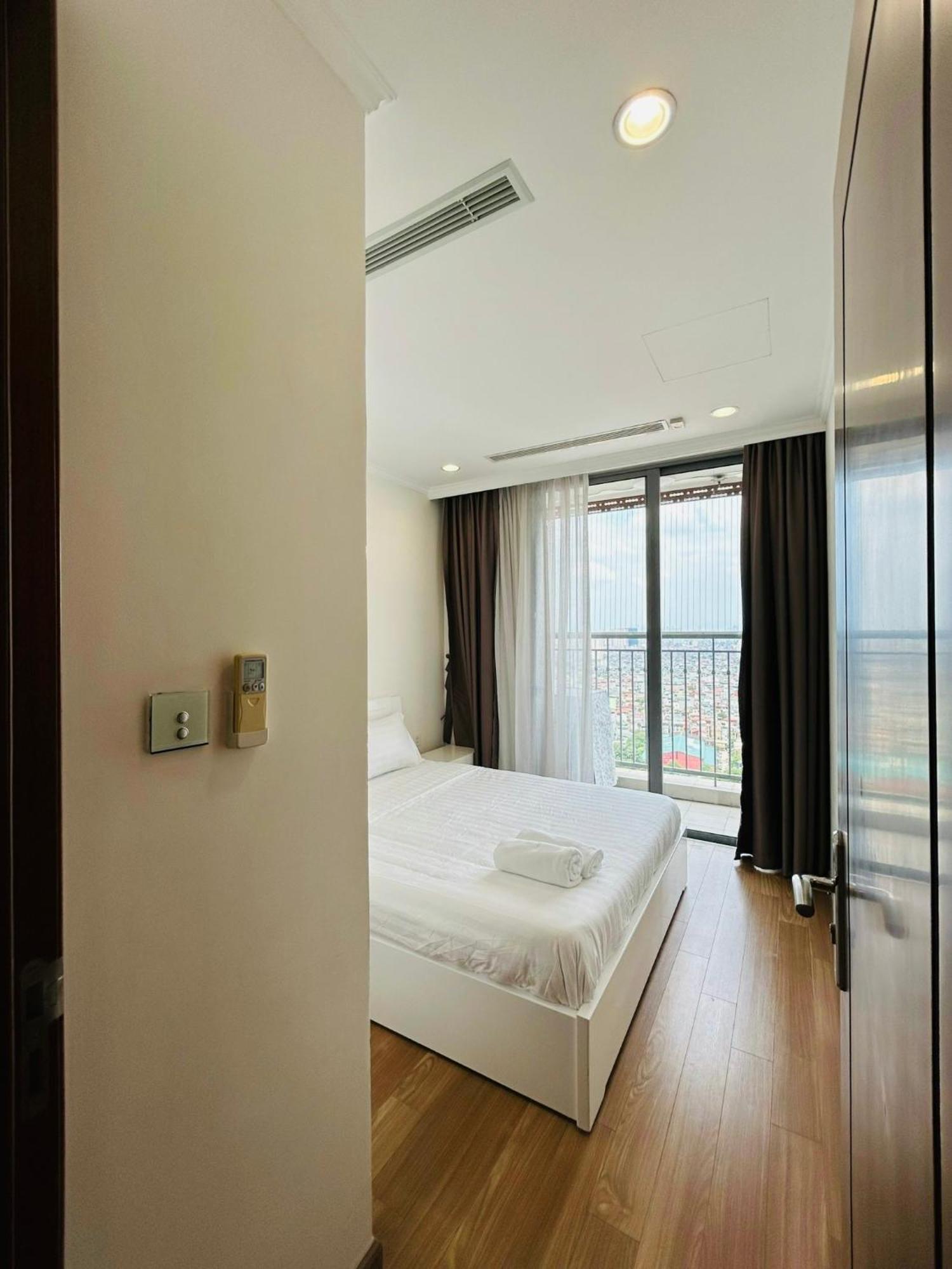 3br Times Netflix Balcony