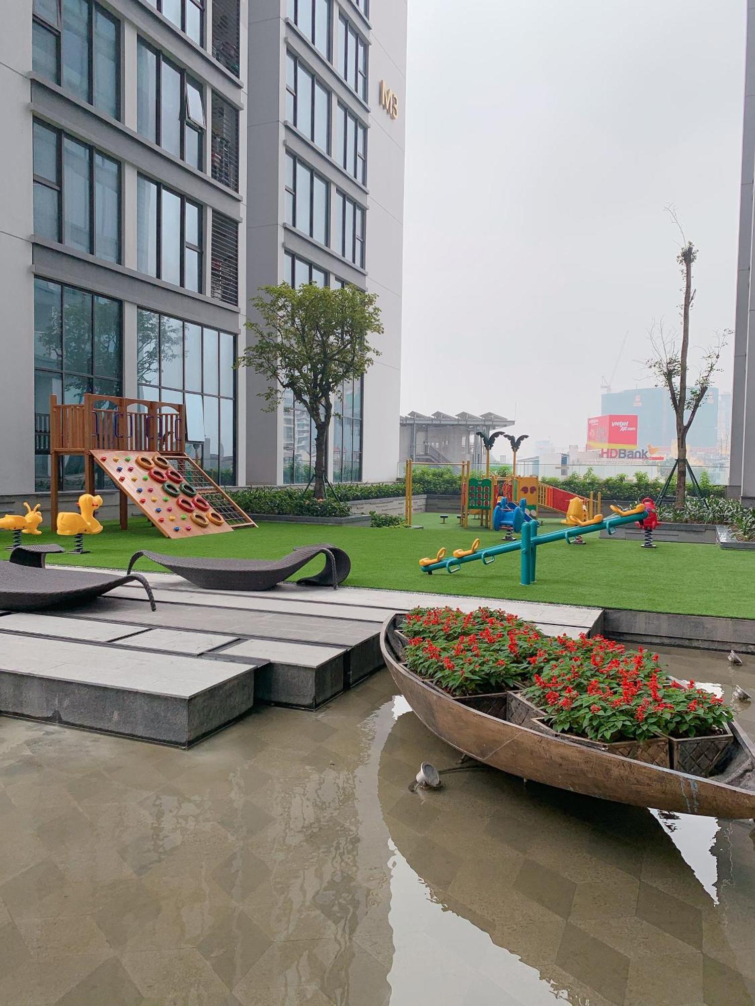 Luxury In Vinhomes Metropolis Near Lotte Apartment *