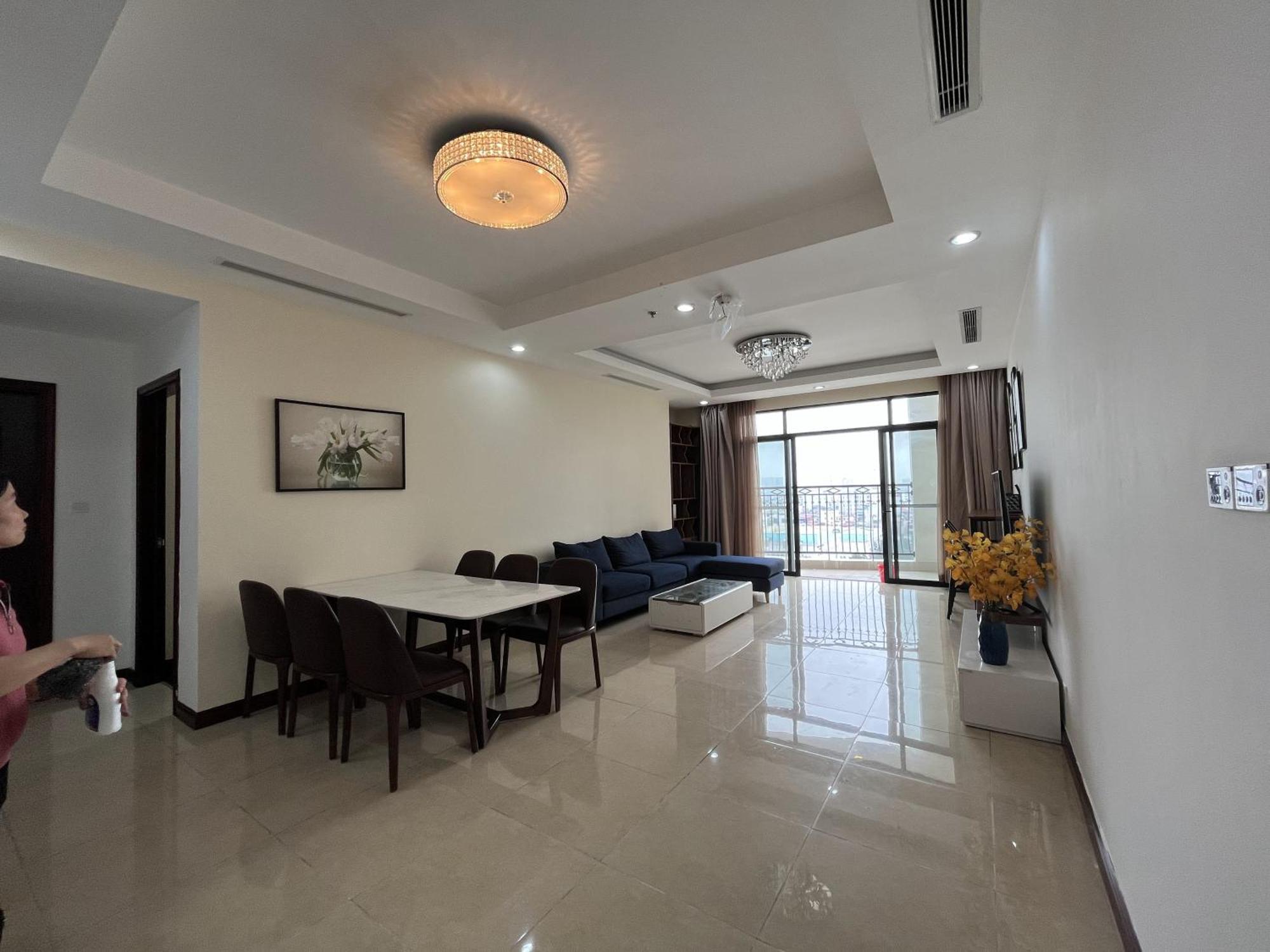 Căn hộ Vinhomes Royal 3 Br Hà Nội