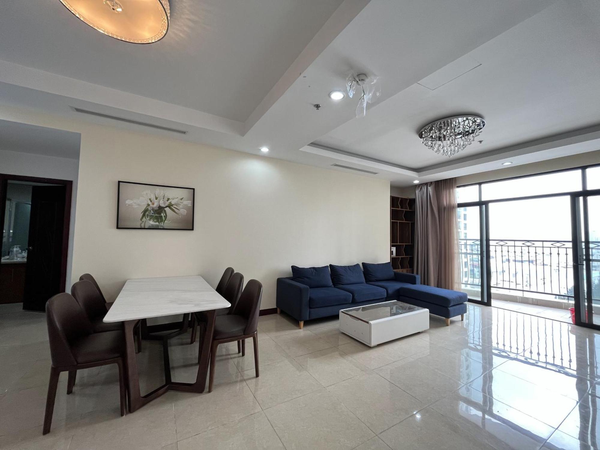 Vinhomes Royal 3 Br Căn hộ *