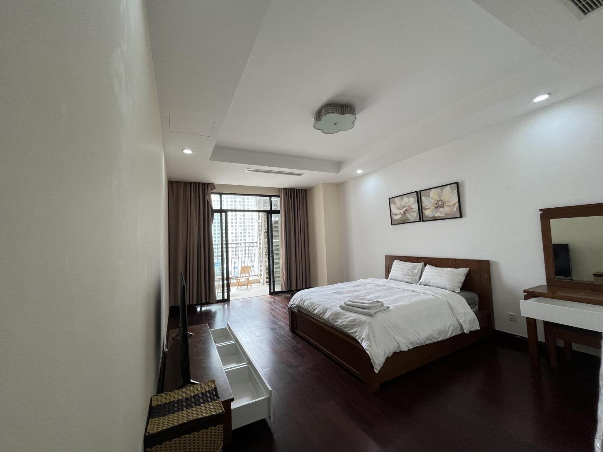 Căn hộ Vinhomes Royal 3 Br Hà Nội