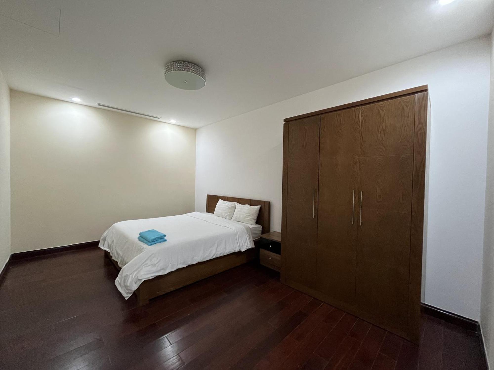Vinhomes Royal 3 Br Căn hộ *