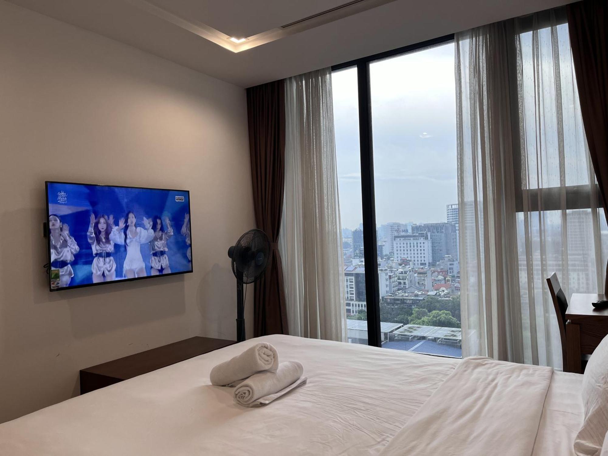 Vinhomes Metropolis Luxury 2 Br Apartment Hanoi