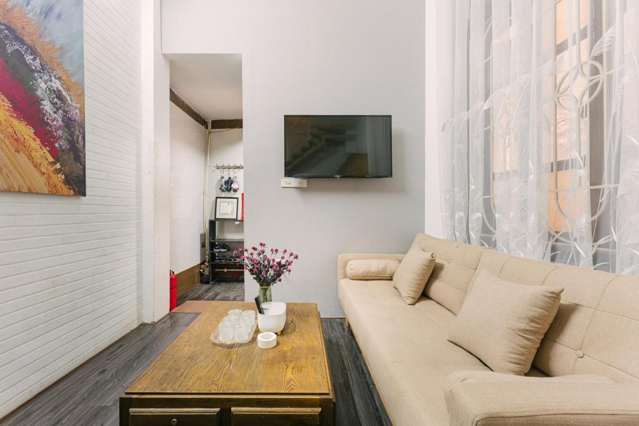 Apartment Ha Noi, 3 Bedrooms, Big Balcony, Super Location, *