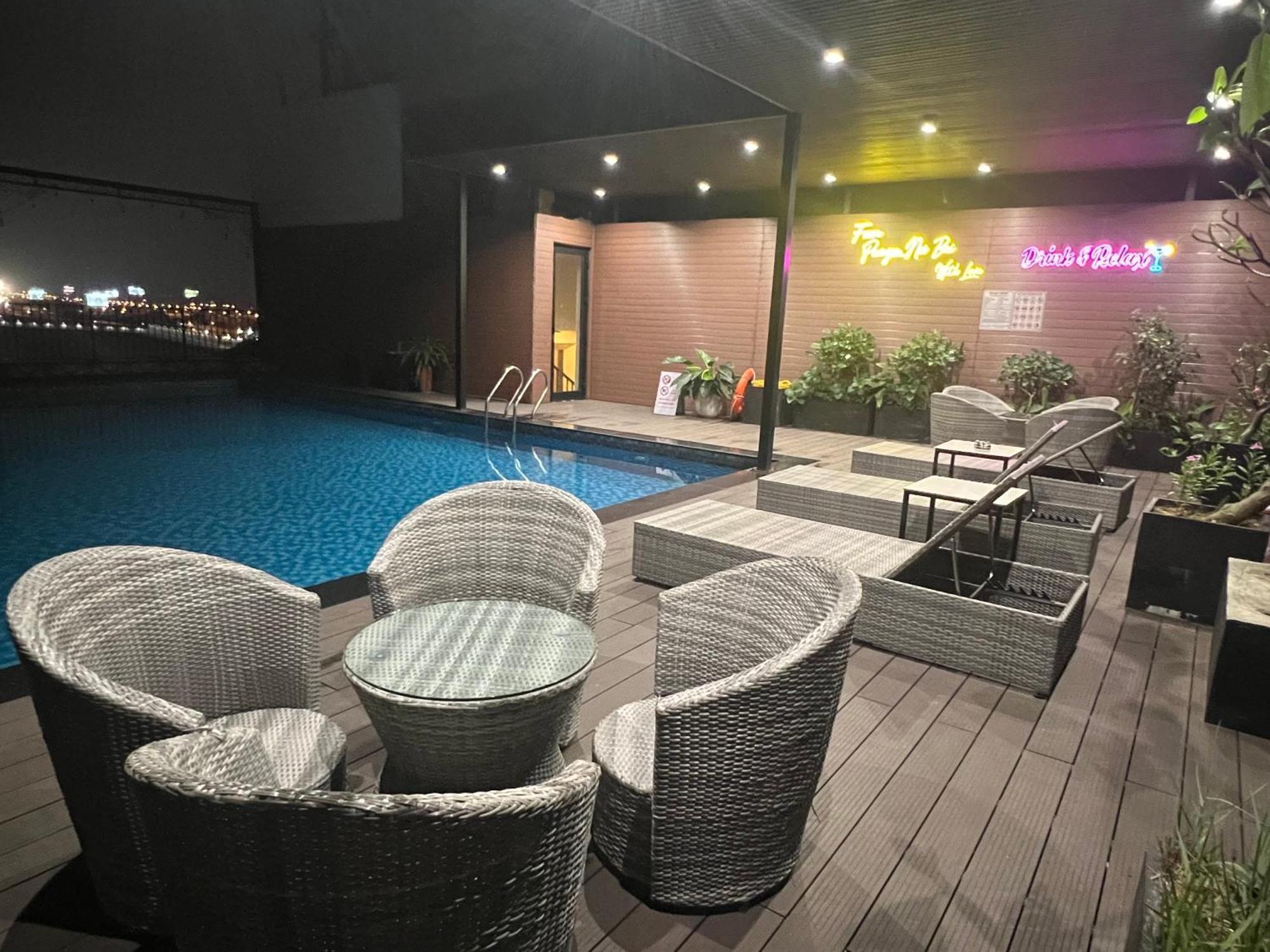 Paragon Noi Bai & Pool Hotel 4*