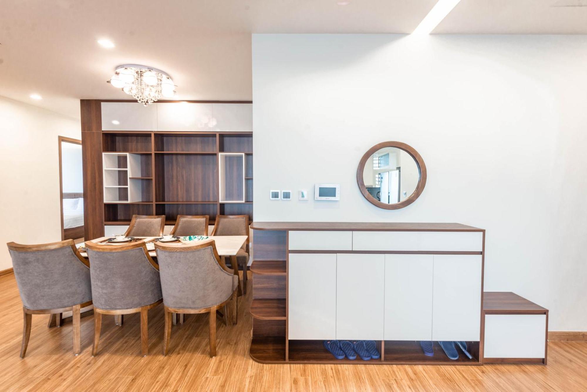 Royal Serviced Vinhomes Metropolis *