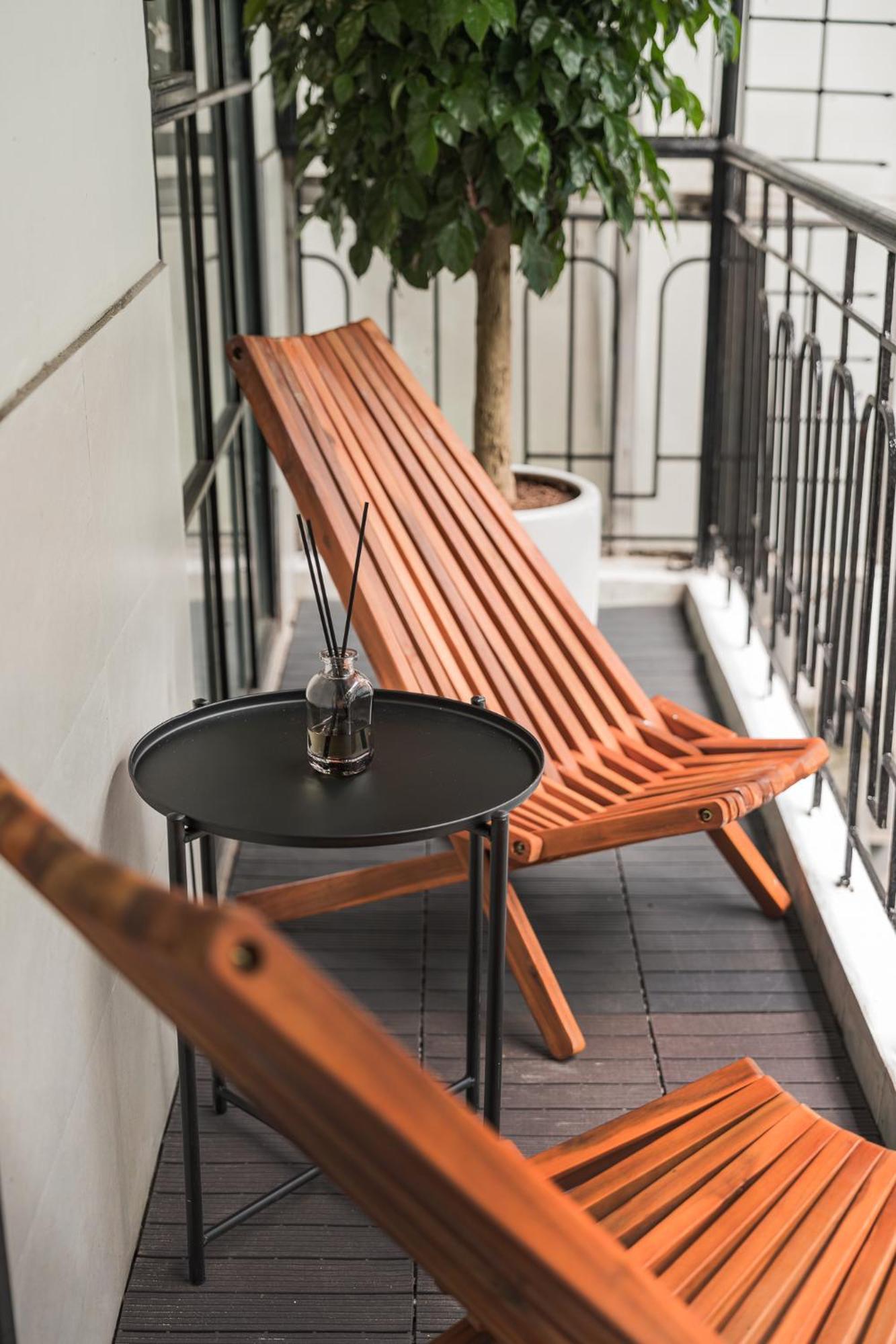 Căn hộ Full Sunshine With Balcony, Quiet And Security