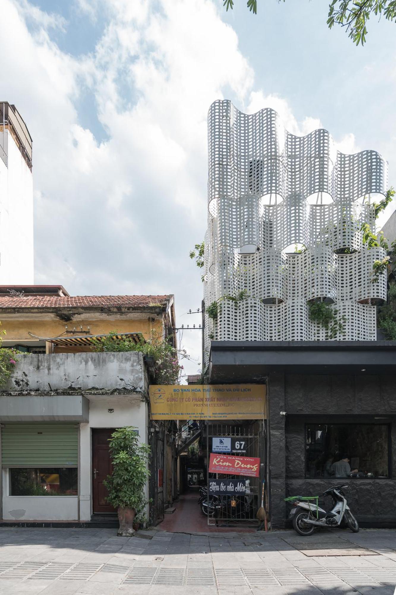 Full Sunshine With Balcony, Quiet And Security Apartment Hanoi