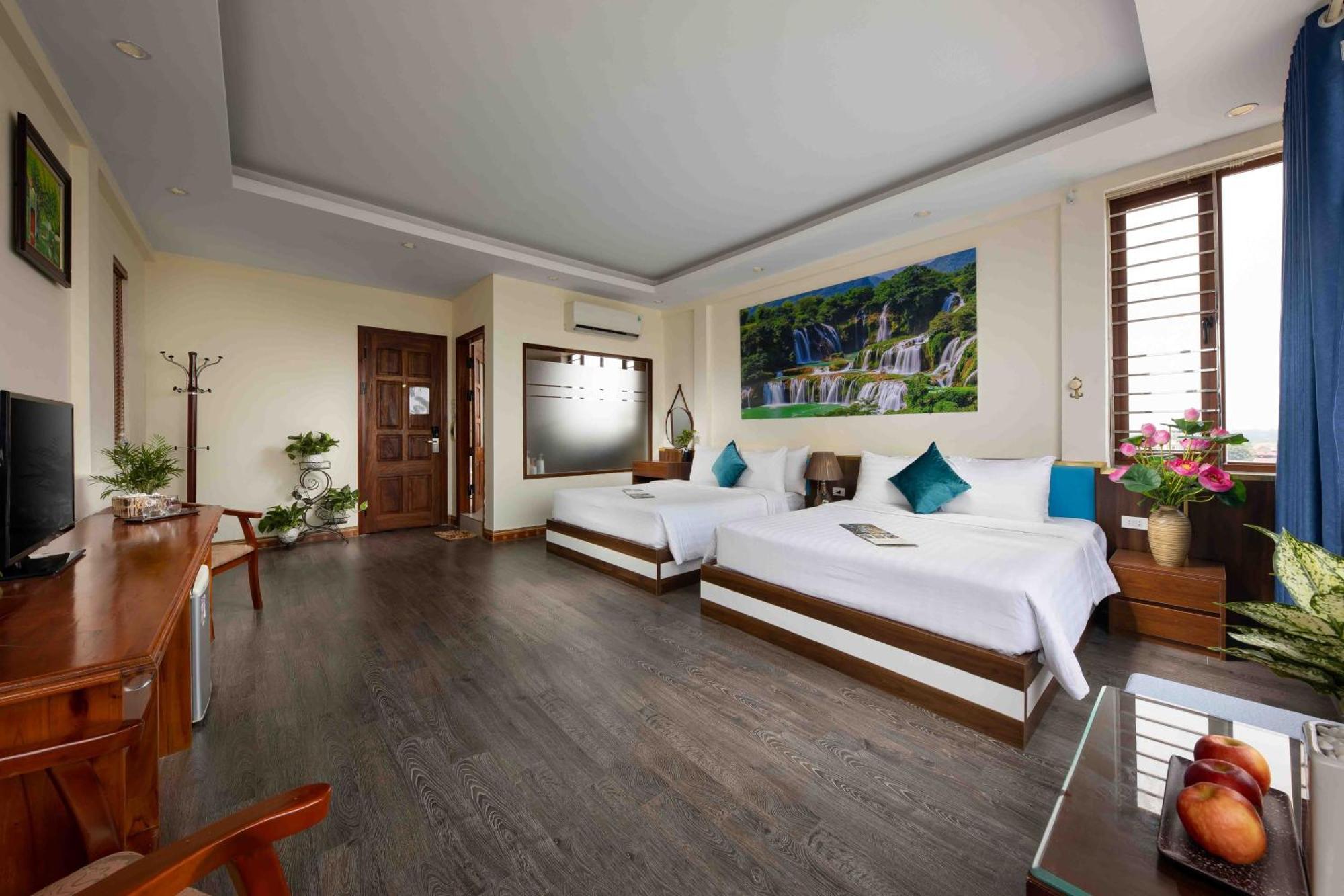 Viet Village Airport & Restaurants Hotel