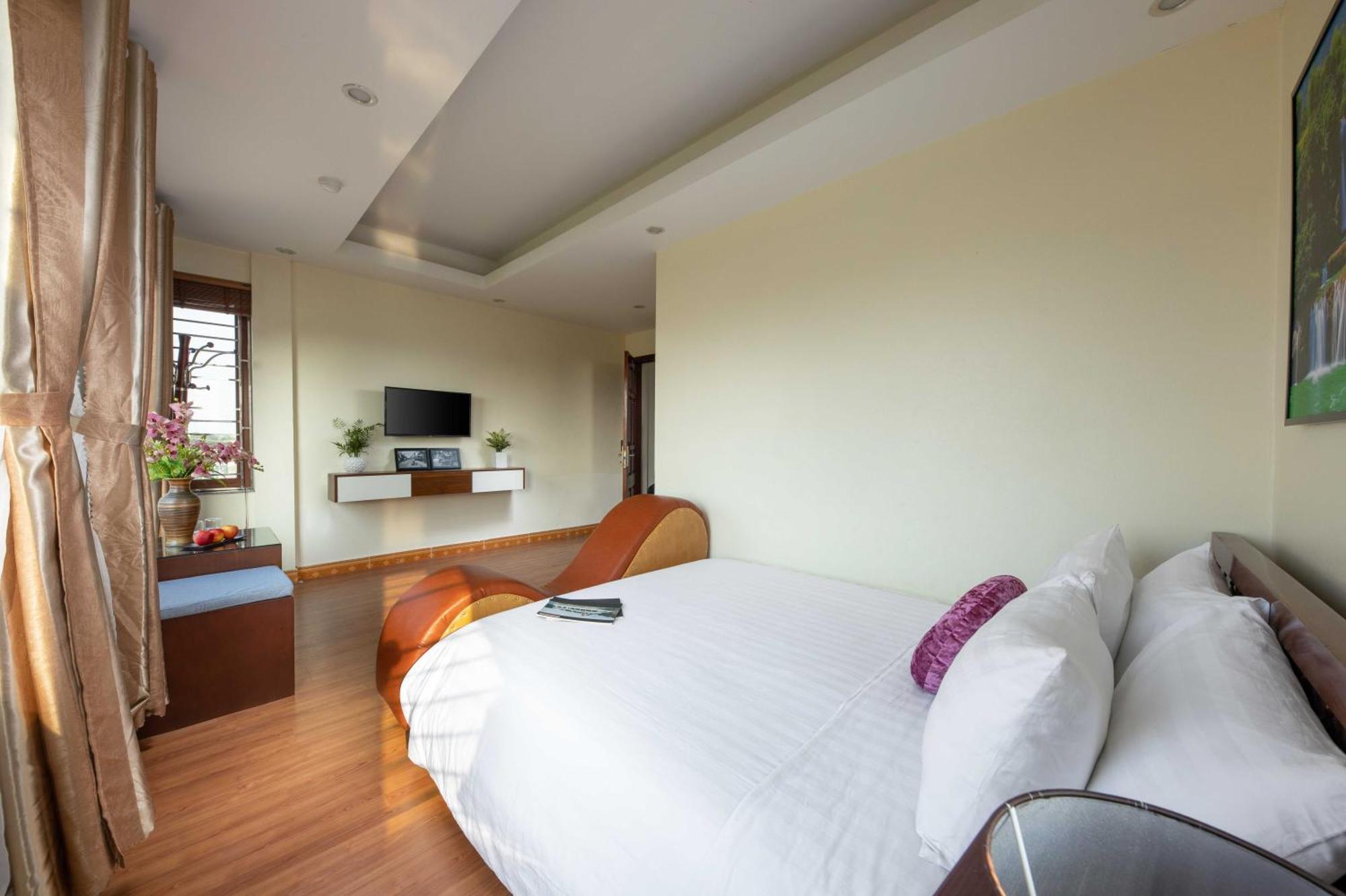 Viet Village Airport & Restaurants Hotel