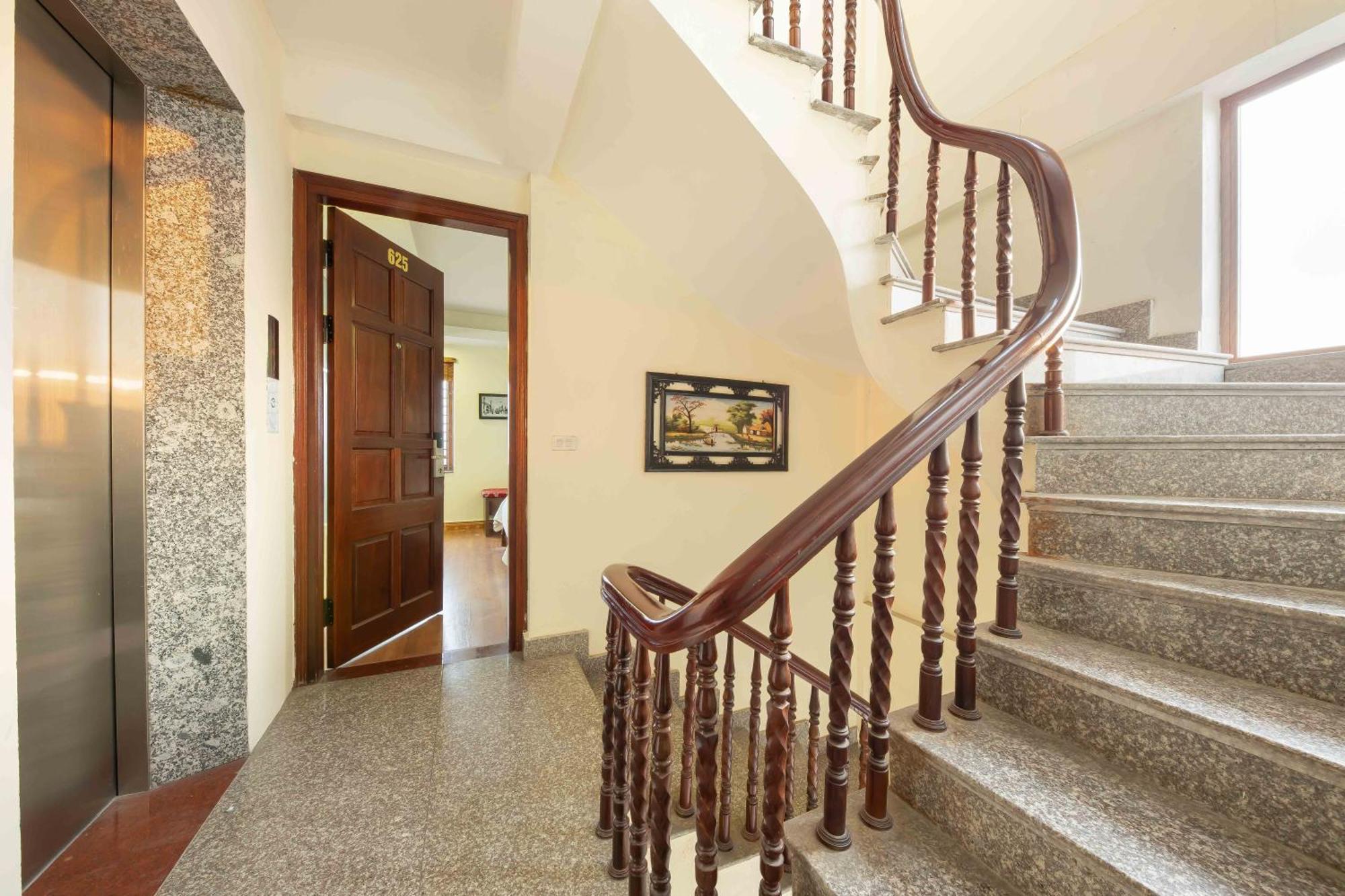 Viet Village Airport & Restaurants Hotel