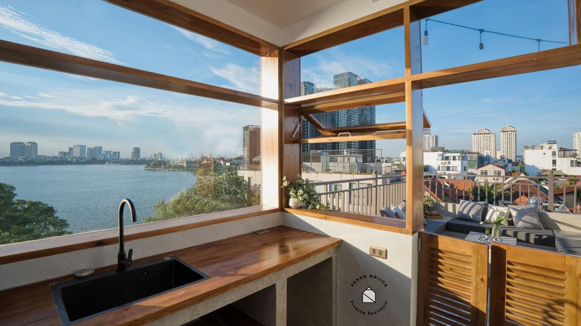 Annamwestlake - Modern - Lakeview - *